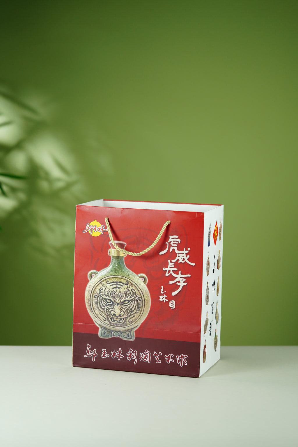 中国宜兴五朵金花·一代宗师邱玉林·特色彩陶臻品《虎威长存》礼藏酒瓶 容量750cc