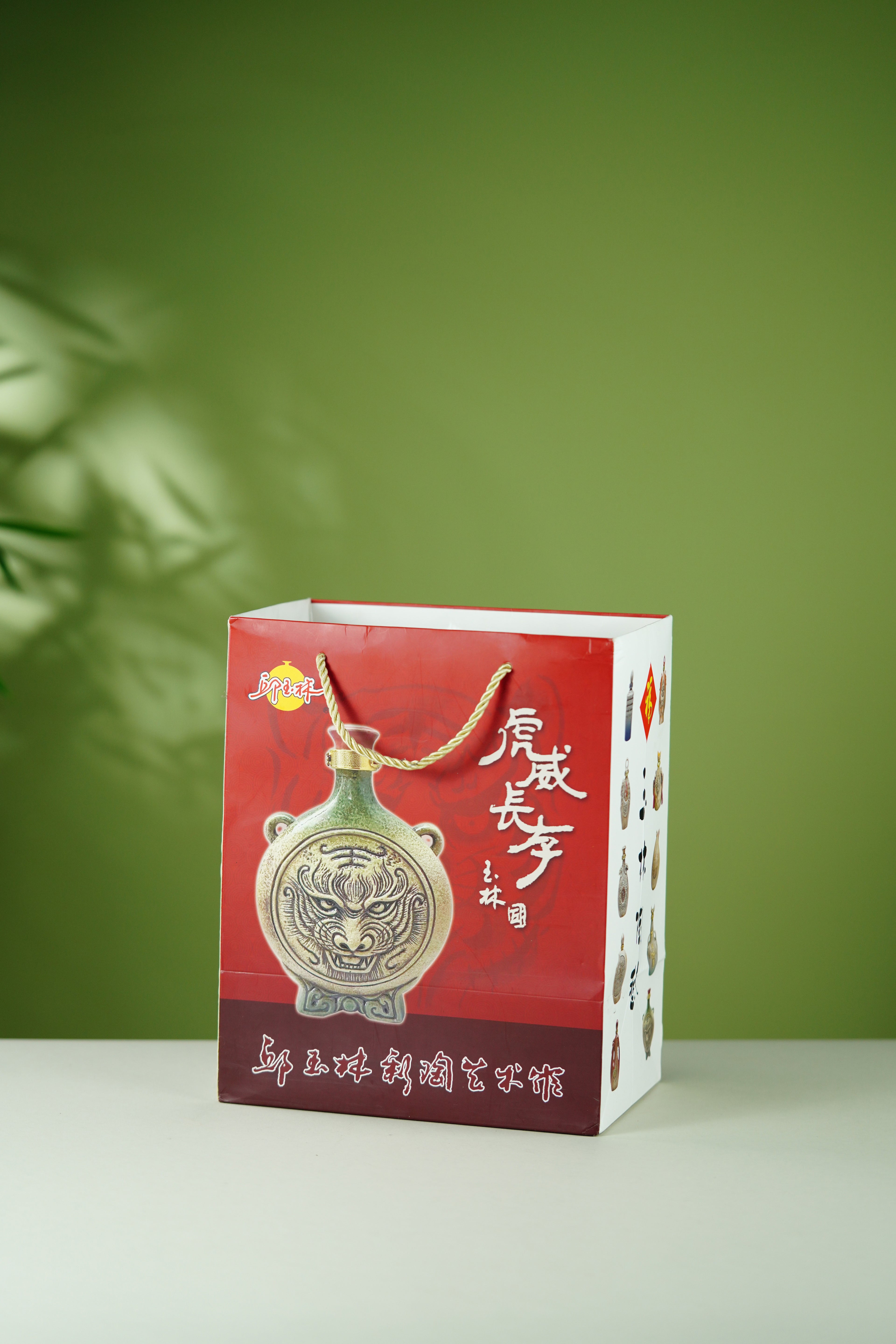 中国宜兴五朵金花·一代宗师邱玉林·特色彩陶臻品《虎威长存》礼藏酒瓶 容量750cc