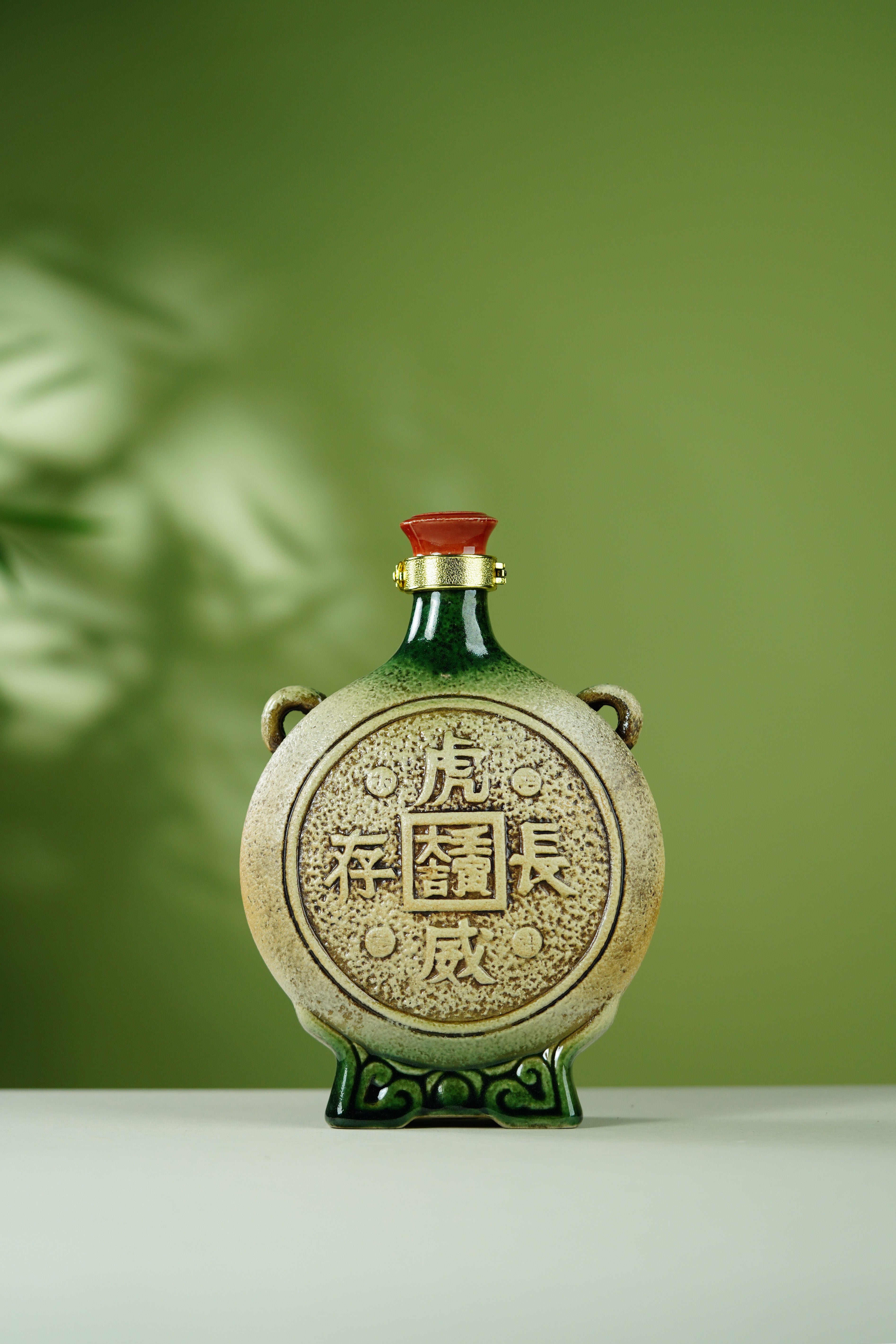 中国宜兴五朵金花·一代宗师邱玉林·特色彩陶臻品《虎威长存》礼藏酒瓶 容量750cc