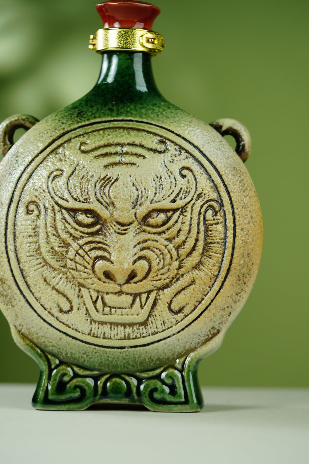 中国宜兴五朵金花·一代宗师邱玉林·特色彩陶臻品《虎威长存》礼藏酒瓶 容量750cc