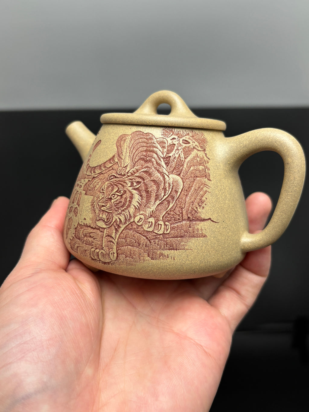 中华神刀·刻绘巅峰｜杨喜雨大师顶流臻品博物馆馆藏同系列《高石瓢》十二生肖虎 原矿优质段泥·230cc