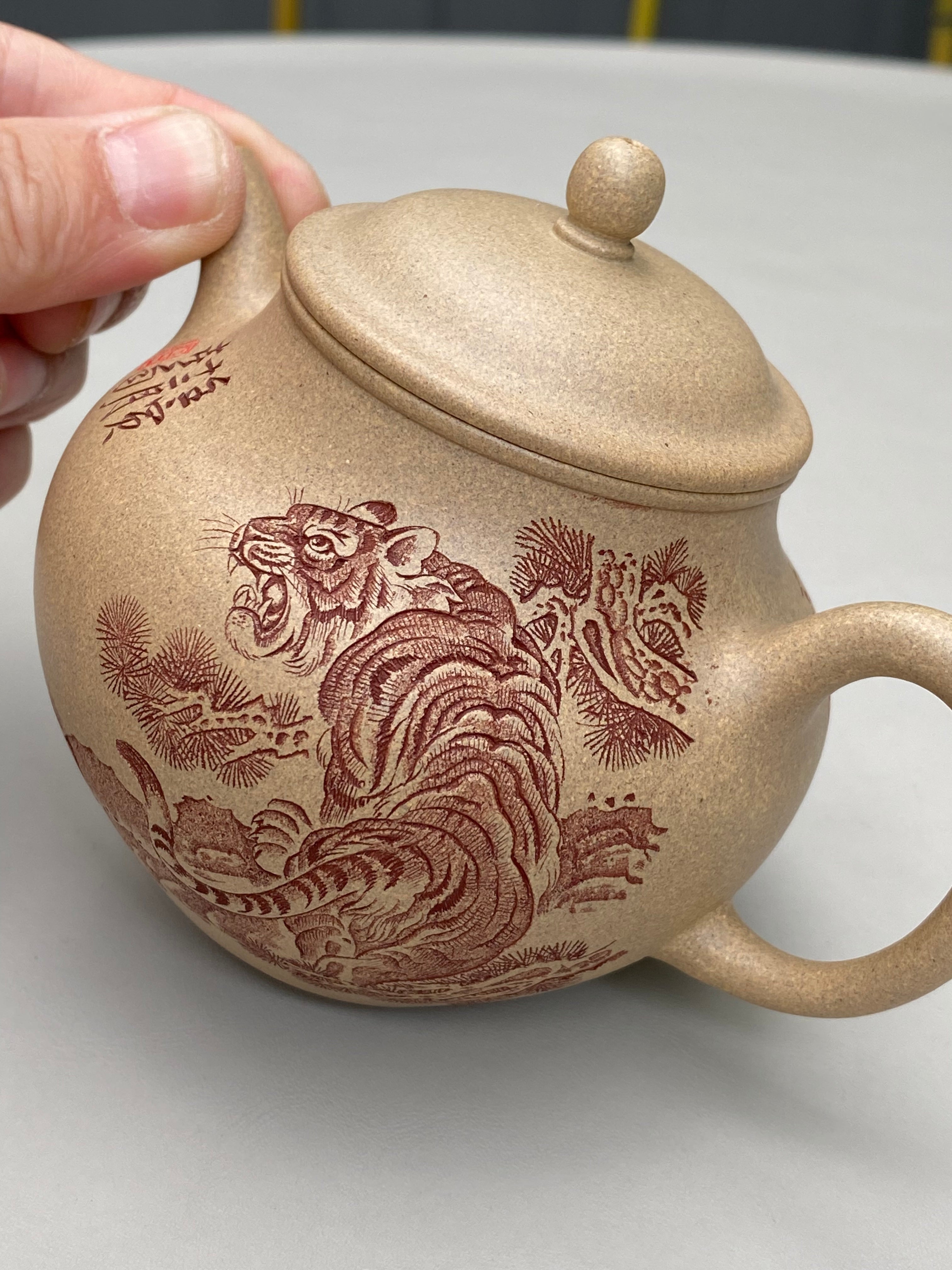 中华神刀·刻绘巅峰｜杨喜雨大师顶流臻品《归春壶》形神兼备·礼藏双宜·传世重器 原矿优质段泥·280cc