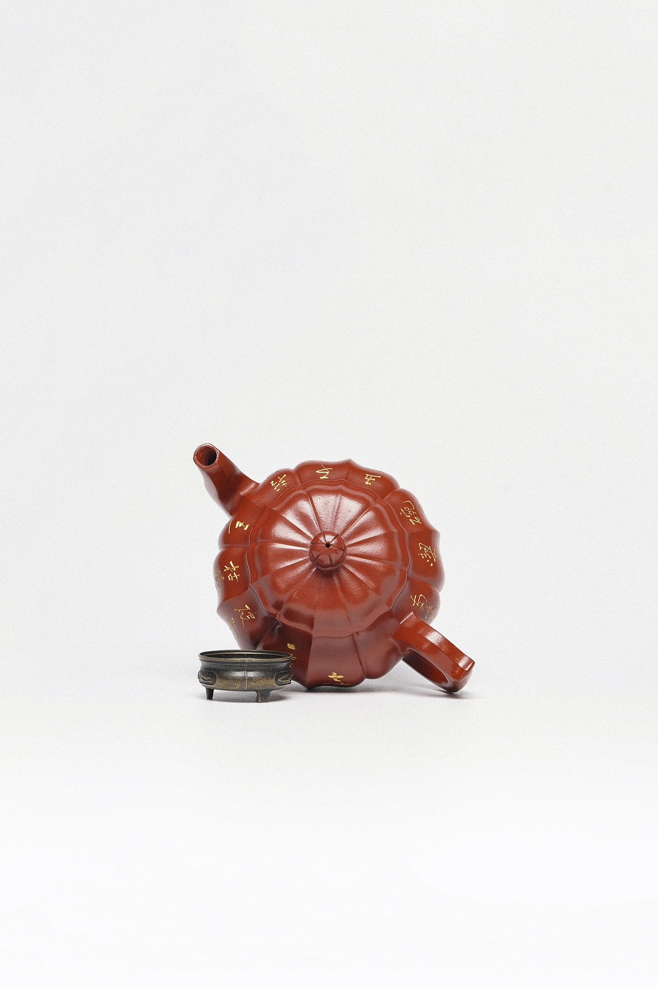 紫砂臻品·礼藏首选｜周建春大师扛鼎之作·大拍同系列《筋纹莲子壶》原矿优质朱泥·230cc ——正高级工艺美术师·周建春·制