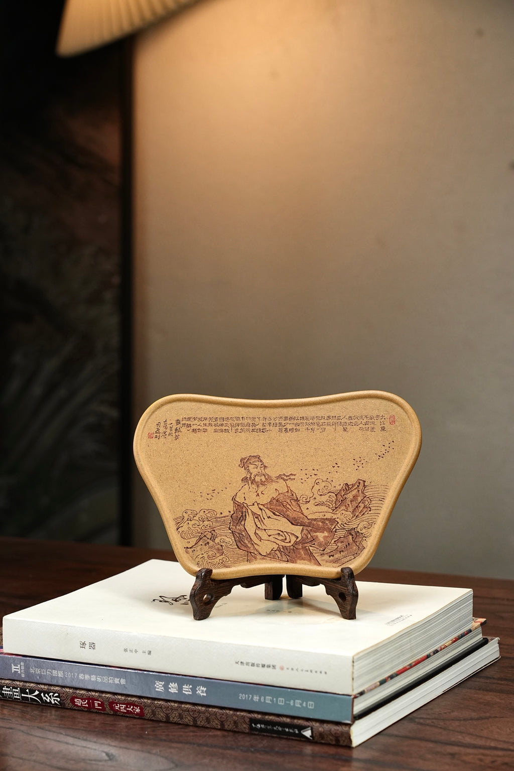 茶客必入【干泡台/壶承】 原矿极品段泥·总长21.5cm·总宽14.2cm  国家级工艺美术师司磊刻绘装饰，《念奴娇·赤壁怀古》