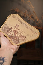 茶客必入【干泡台/壶承】 原矿极品段泥·总长21.5cm·总宽14.2cm  国家级工艺美术师司磊刻绘装饰，《念奴娇·赤壁怀古》