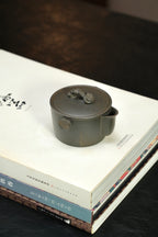 【灵芝·手抓壶】 原矿极品黄金段泥（柴烧）·130cc·19孔  国家级工艺美术师沈杰刻绘装饰：福寿康宁👍