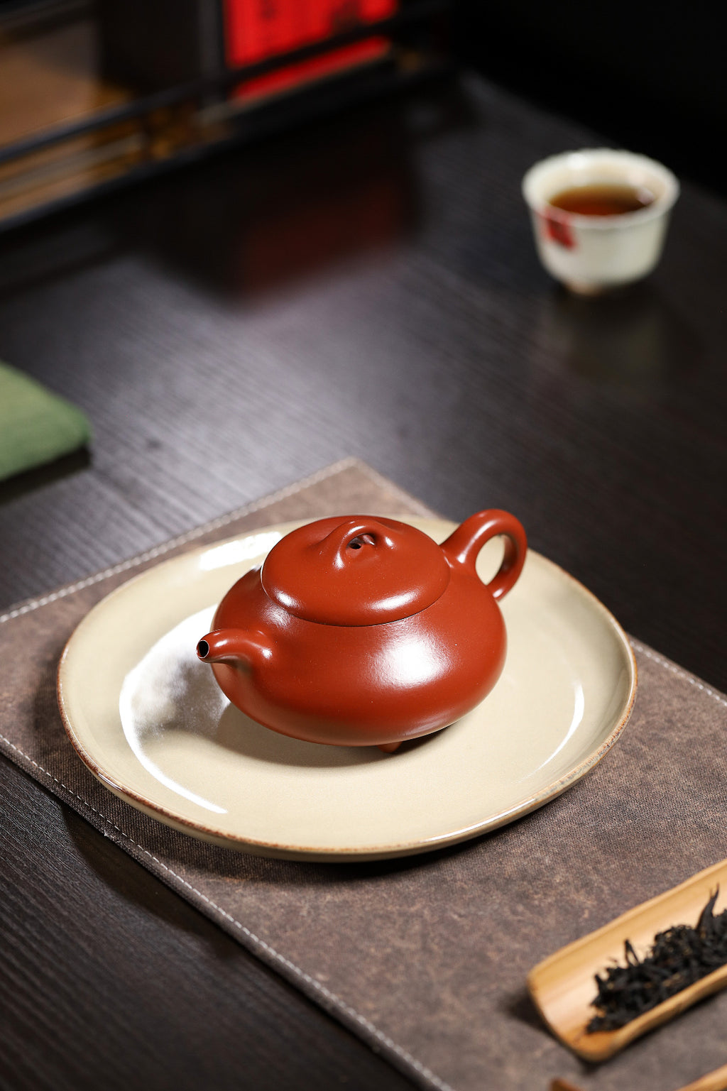 品名：【汉棠石瓢】 泥料 ：鸡血大红袍（泥料非常细，极其润） 容量 ：240cc 作者 ：庄丽老师，其工艺不输工艺师