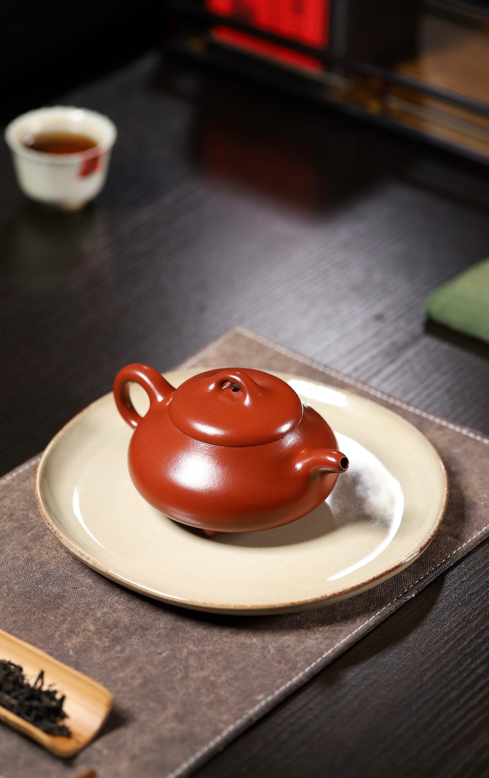 品名：【汉棠石瓢】 泥料 ：鸡血大红袍（泥料非常细，极其润） 容量 ：240cc 作者 ：庄丽老师，其工艺不输工艺师