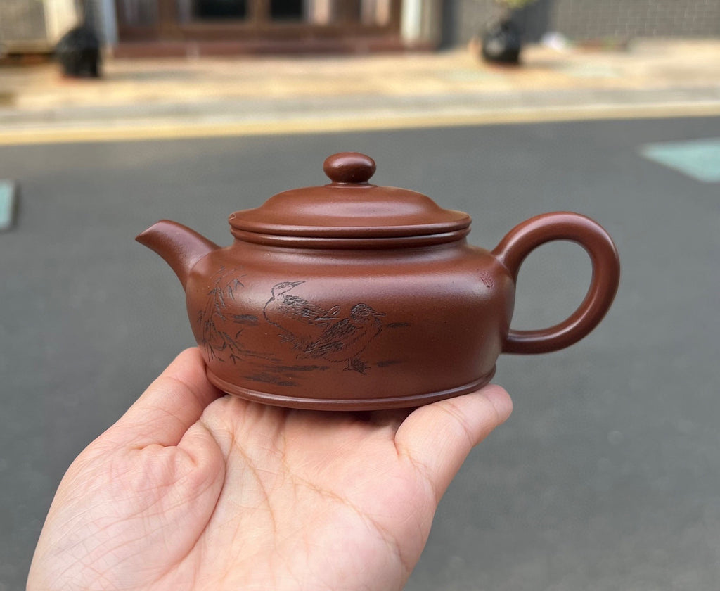 国工新品 【碧玉壶】套组🉐️ 泥料：极品文革紫料 容量 ：150cc 作者 ：袁连云 国家级工艺美术师