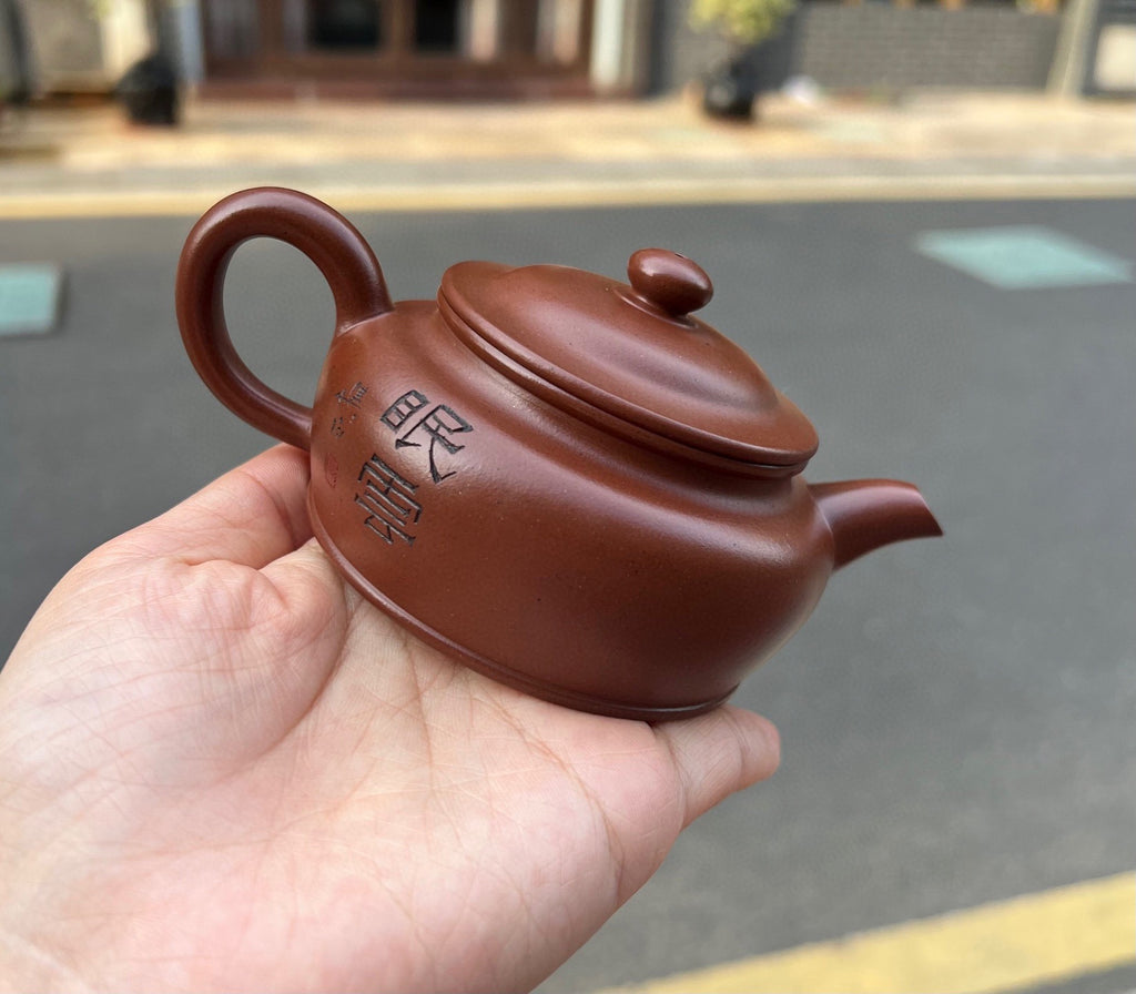国工新品 【碧玉壶】套组🉐️ 泥料：极品文革紫料 容量 ：150cc 作者 ：袁连云 国家级工艺美术师