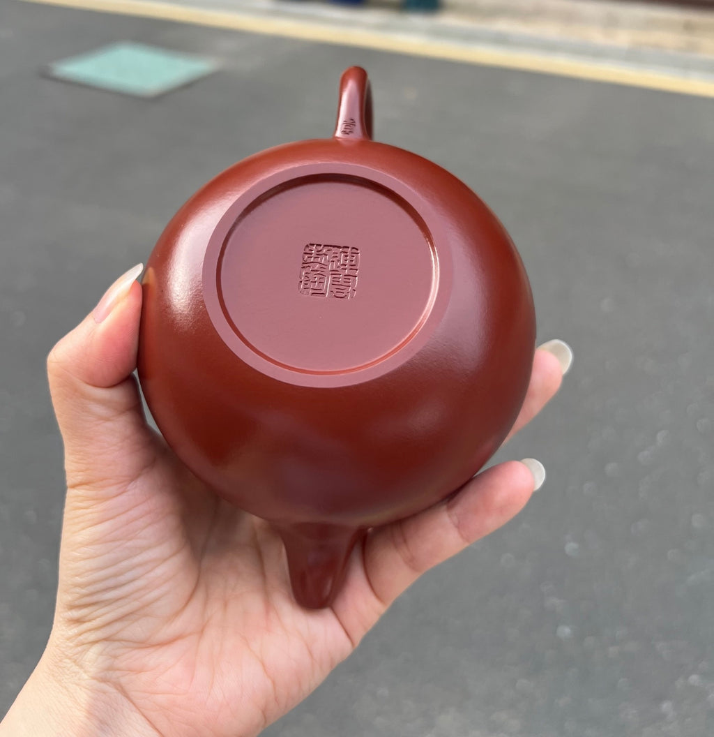 【心经玉乳】🉐️ 泥料：优质大红袍 330cc 作者：袁连云、国家级工艺美术师