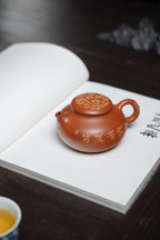 国紫砂界荣誉之巅｜国大师邱玉林亲制｜顶奢传世臻品《吉庆有余壶》 ——原矿优质降坡泥·300cc(真金装饰)