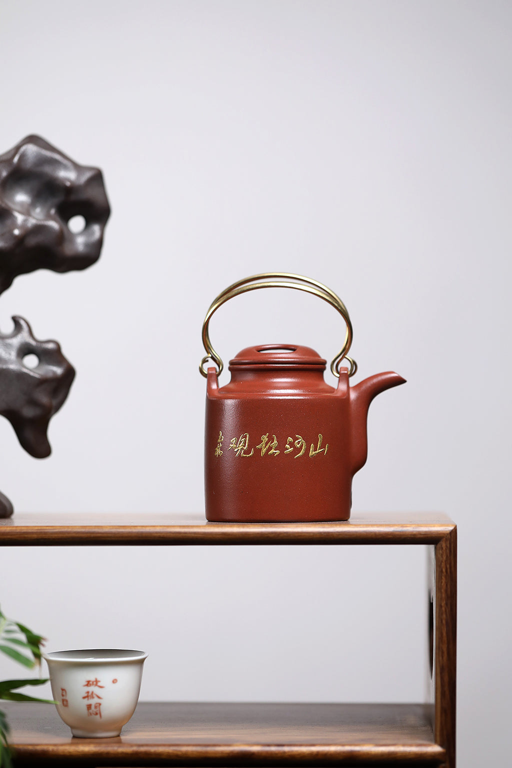 双宗师合璧·紫砂史巅峰 紫砂界天花板｜何光宏·邱玉林联袂创作孤品《洋桶壶》——原矿优质底槽清·230cc