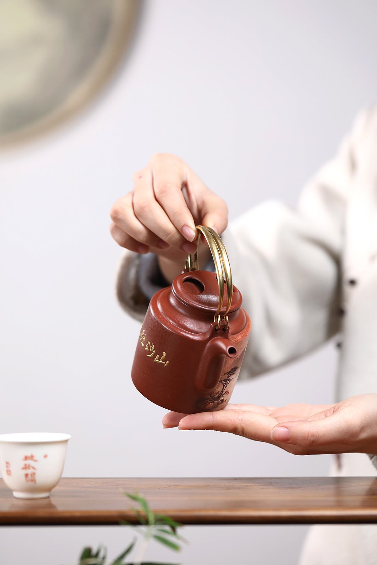 双宗师合璧·紫砂史巅峰 紫砂界天花板｜何光宏·邱玉林联袂创作孤品《洋桶壶》——原矿优质底槽清·230cc