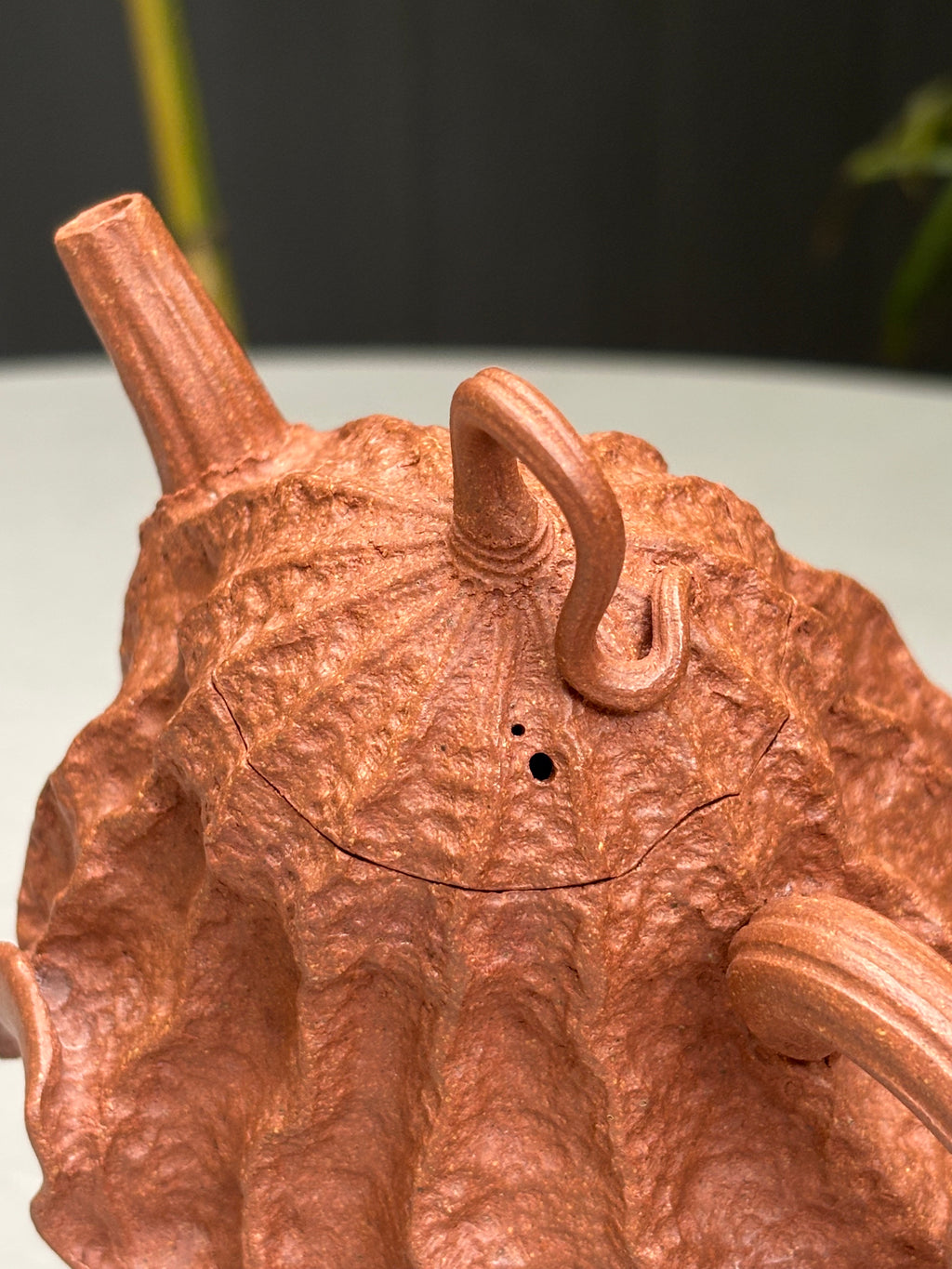 重磅新品·稀世罕见·紫砂臻品｜沈更轶制×彭金格绘 世间唯一巅峰孤品《双蛙鸣荷壶》——原矿优质老段泥·160cc