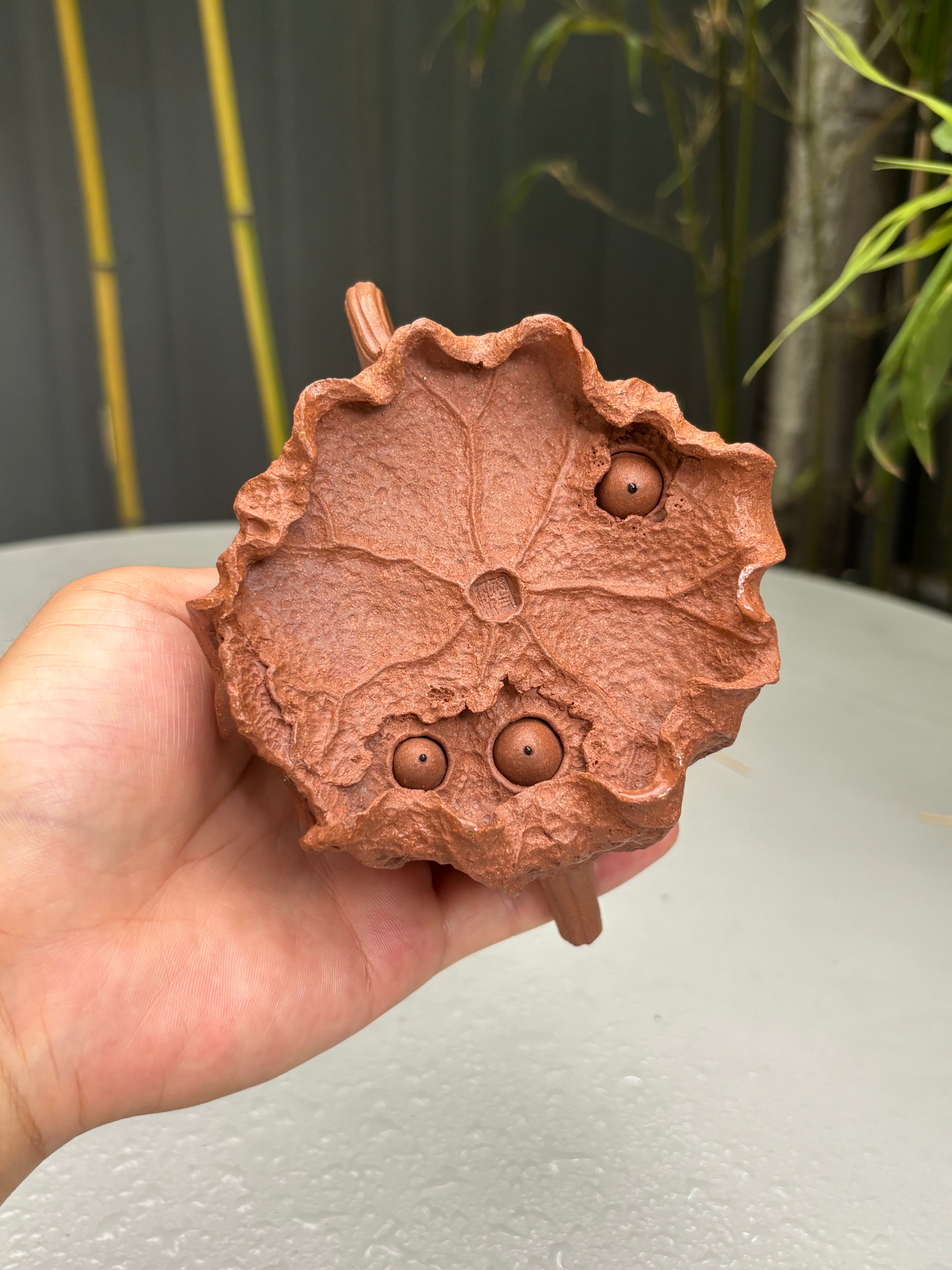 重磅新品·稀世罕见·紫砂臻品｜沈更轶制×彭金格绘 世间唯一巅峰孤品《双蛙鸣荷壶》——原矿优质老段泥·160cc