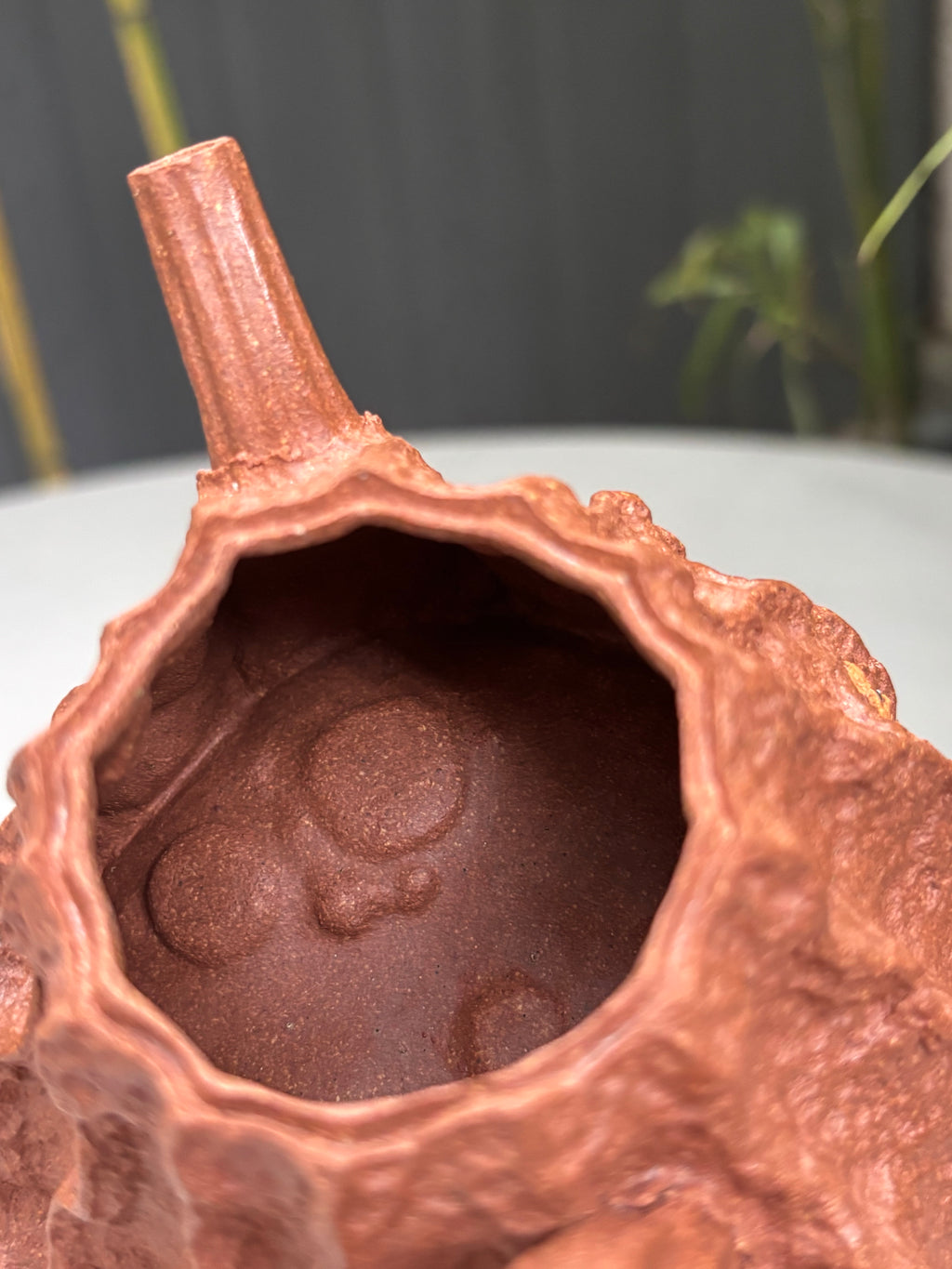 重磅新品·稀世罕见·紫砂臻品｜沈更轶制×彭金格绘 世间唯一巅峰孤品《双蛙鸣荷壶》——原矿优质老段泥·160cc