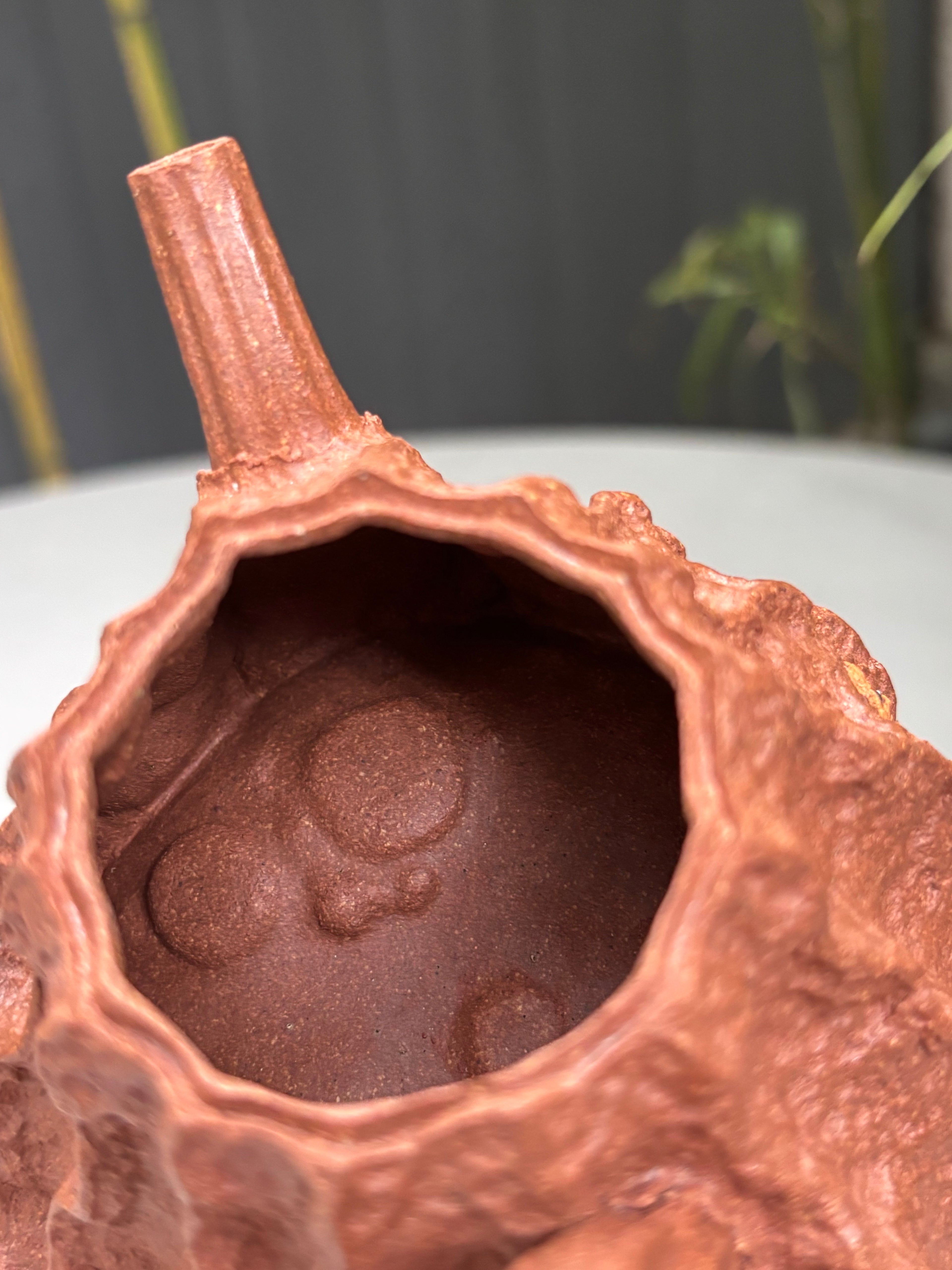 重磅新品·稀世罕见·紫砂臻品｜沈更轶制×彭金格绘 世间唯一巅峰孤品《双蛙鸣荷壶》——原矿优质老段泥·160cc