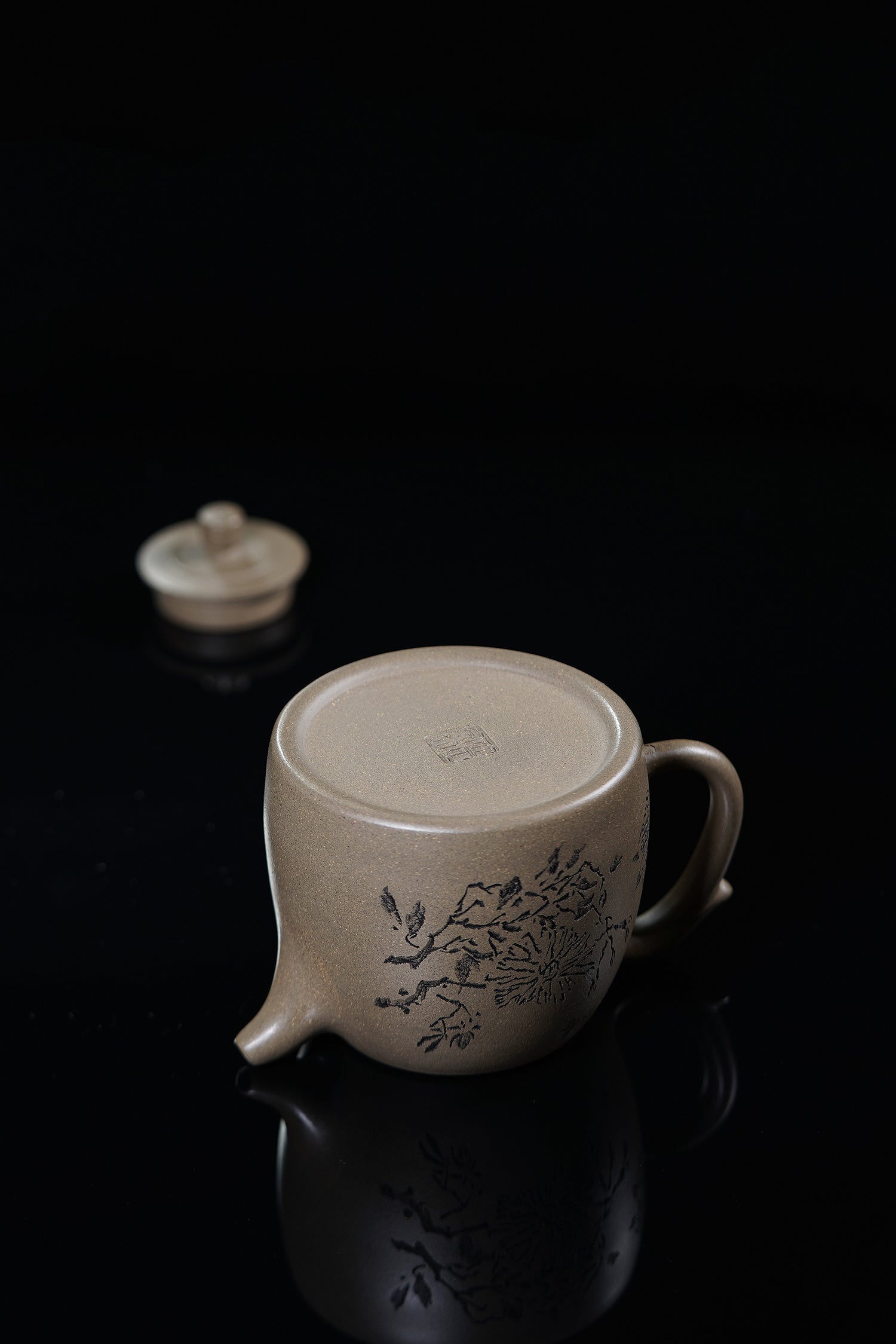 储立之大师传世典藏重器《高井栏壶》是礼藏双宜首选的高端艺术品！  ——原矿优质 蟹壳青·500cc