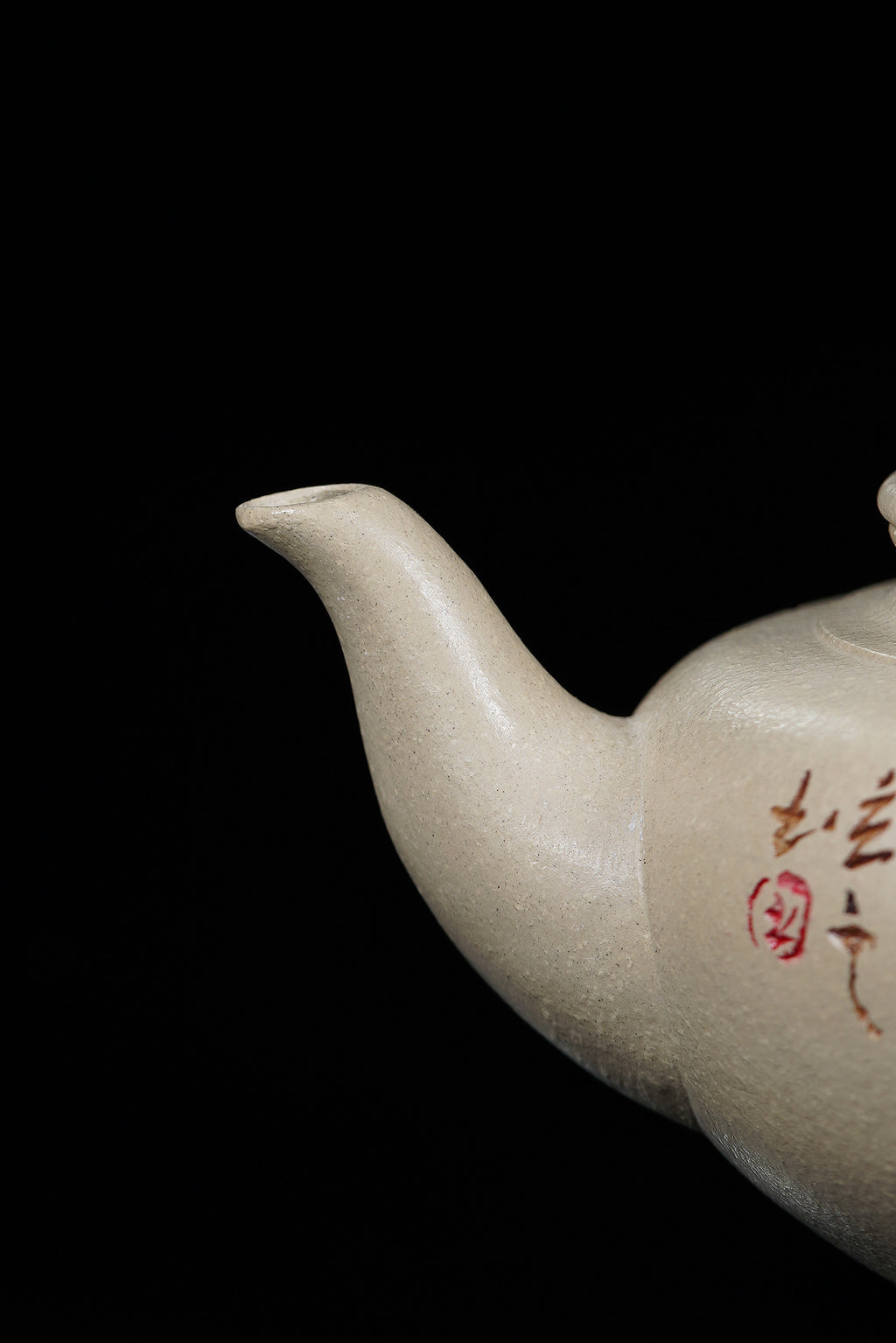 储立之大师传世典藏重器《笑樱壶》是礼藏双宜首选的高端艺术品！  ——原矿优质 本山绿泥·380cc