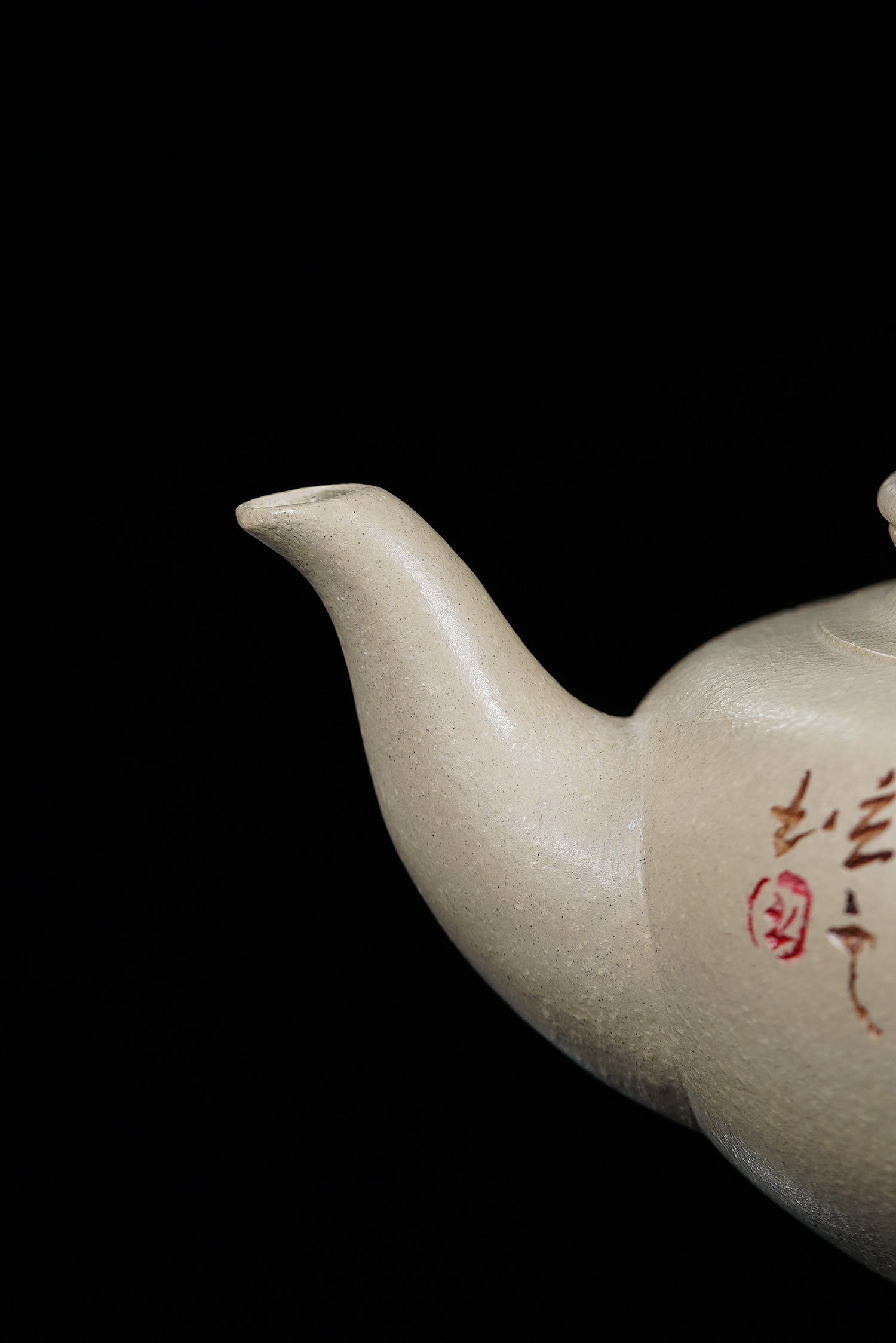 储立之大师传世典藏重器《笑樱壶》是礼藏双宜首选的高端艺术品！  ——原矿优质 本山绿泥·380cc