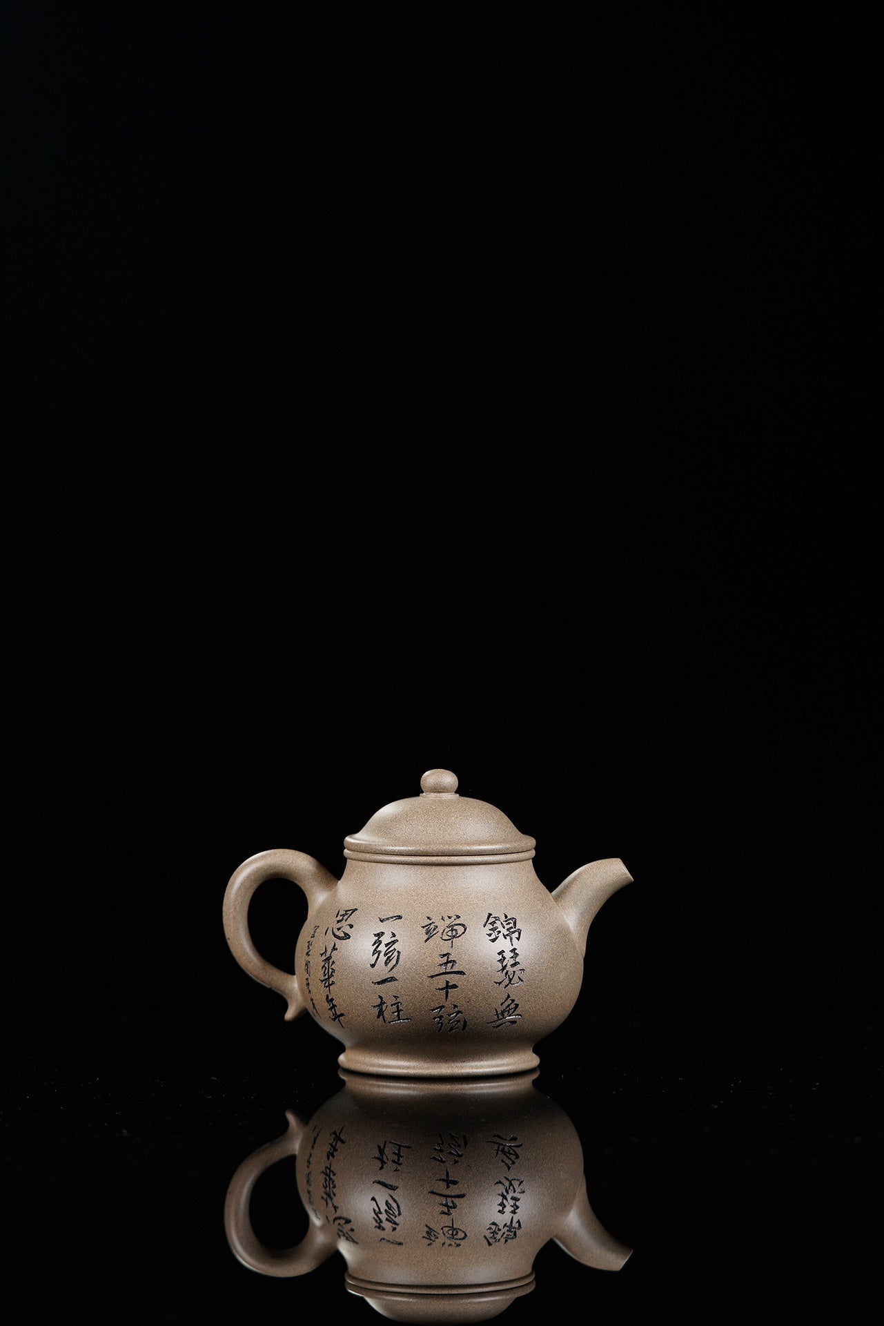 紫砂界彩刻山水标杆·李峰大师｜恭王府馆藏臻品《潘壶》礼藏双绝传世重器！  ——原矿优质青段·320cc