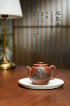 紫砂界彩刻山水标杆·李峰大师｜恭王府馆藏臻品《汲鼓壶》礼藏双绝传世重器！  ——原矿优质底槽清·290cc