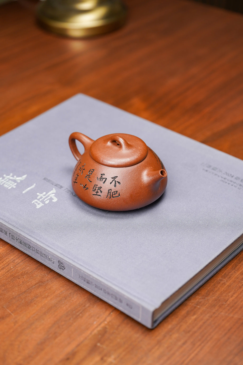 紫砂界彩刻山水标杆·李峰大师｜恭王府馆藏臻品《石瓢壶》礼藏双绝传世重器！  ——原矿优质底槽清·180cc