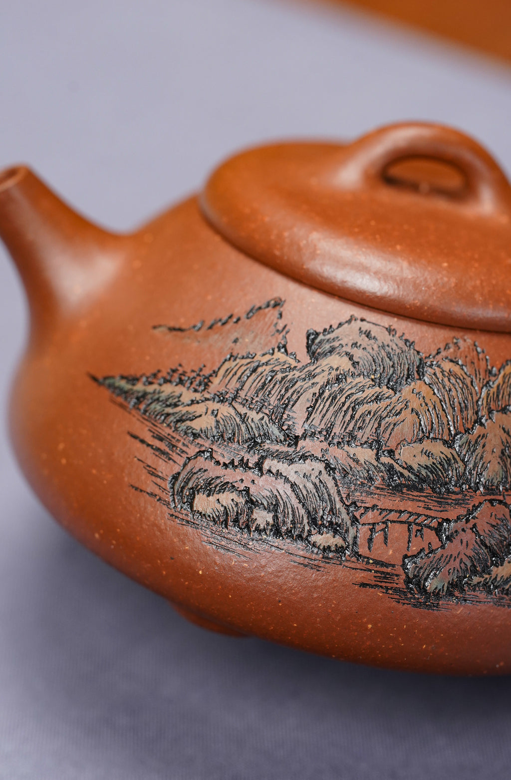 紫砂界彩刻山水标杆·李峰大师｜恭王府馆藏臻品《石瓢壶》礼藏双绝传世重器！  ——原矿优质底槽清·180cc