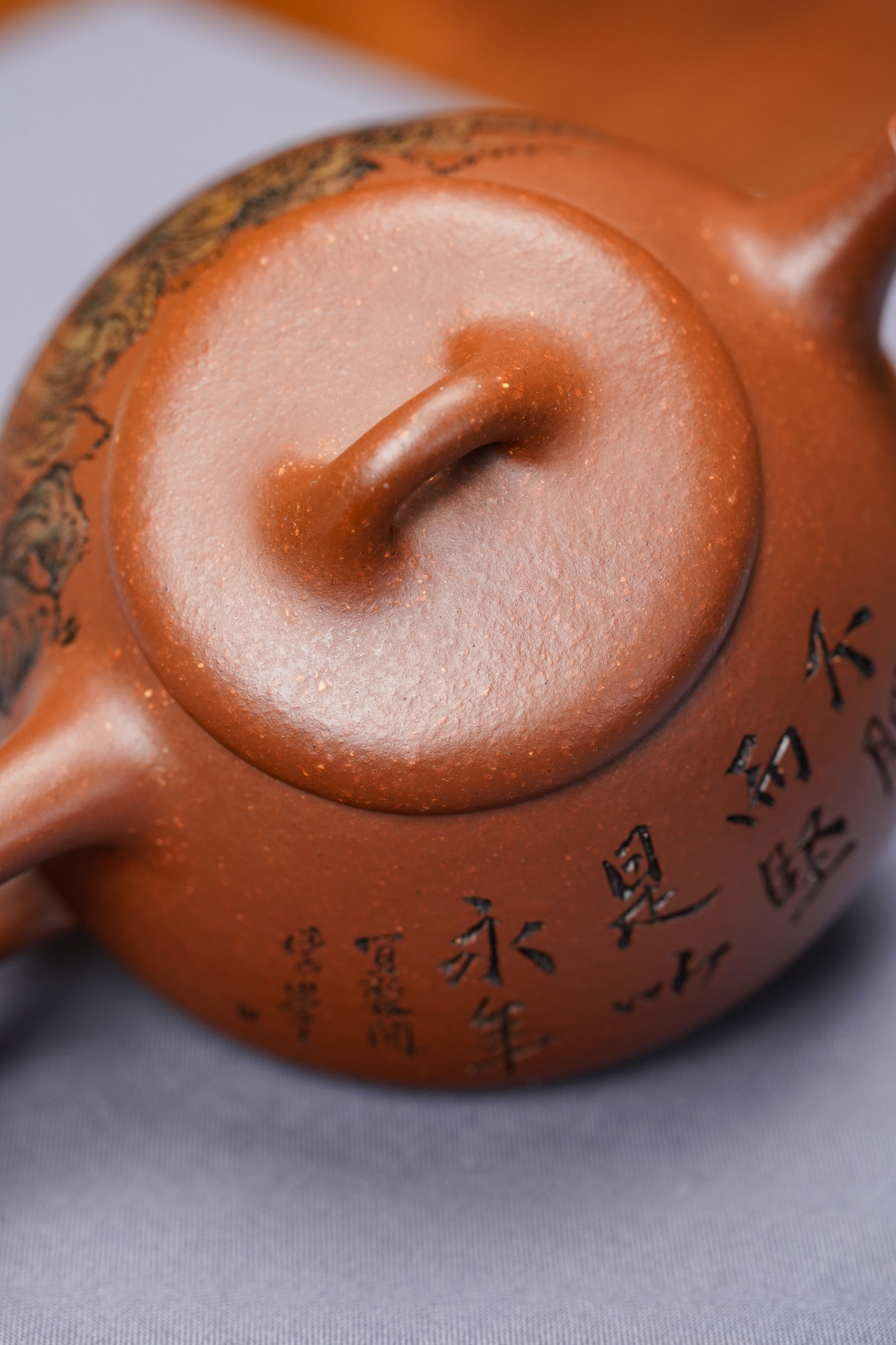 紫砂界彩刻山水标杆·李峰大师｜恭王府馆藏臻品《石瓢壶》礼藏双绝传世重器！  ——原矿优质底槽清·180cc