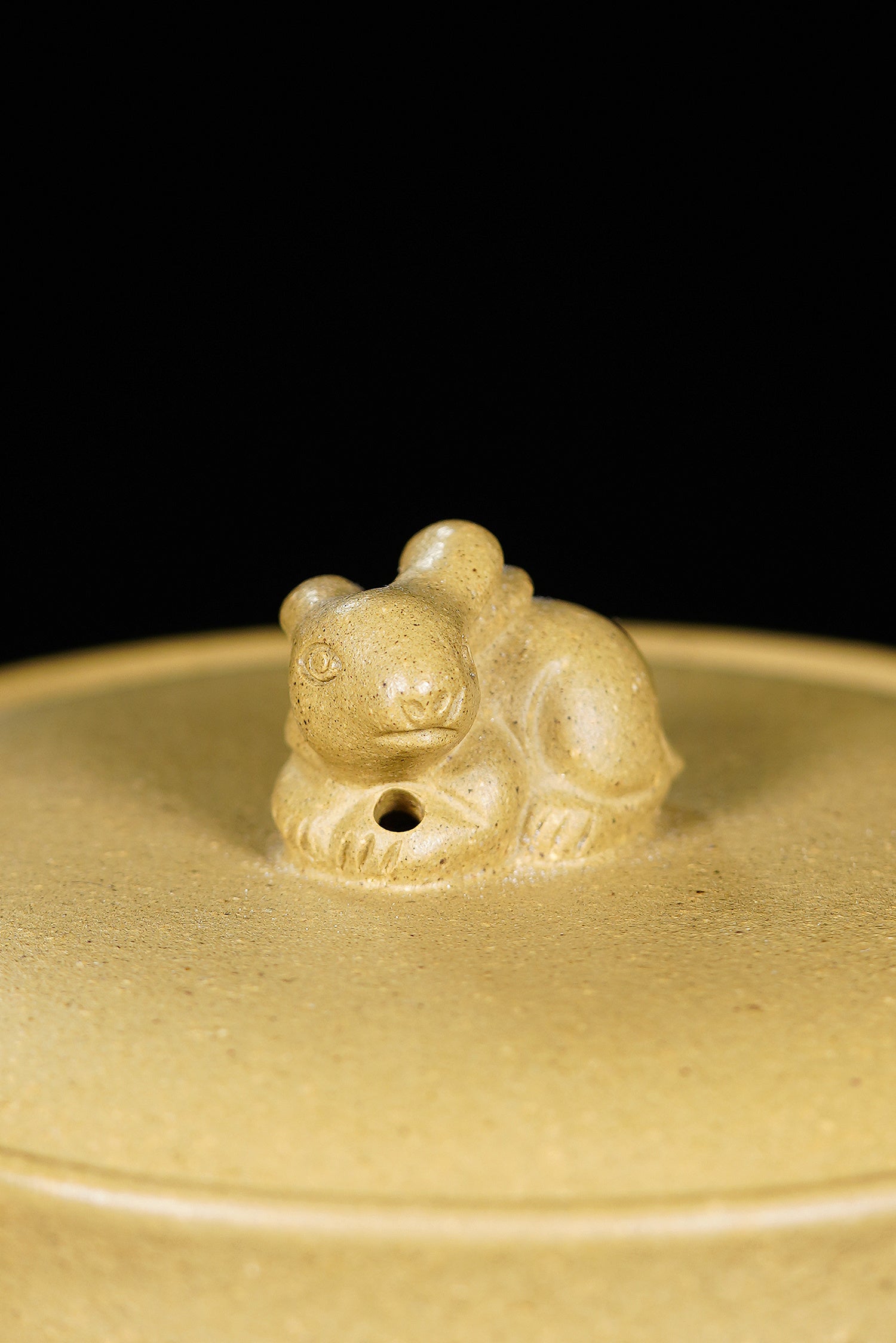 新品！原矿紫砂特色《玉兔呈祥》精品重器！ ——原矿优质黄金段170cc ——实力派艺人 路遥
