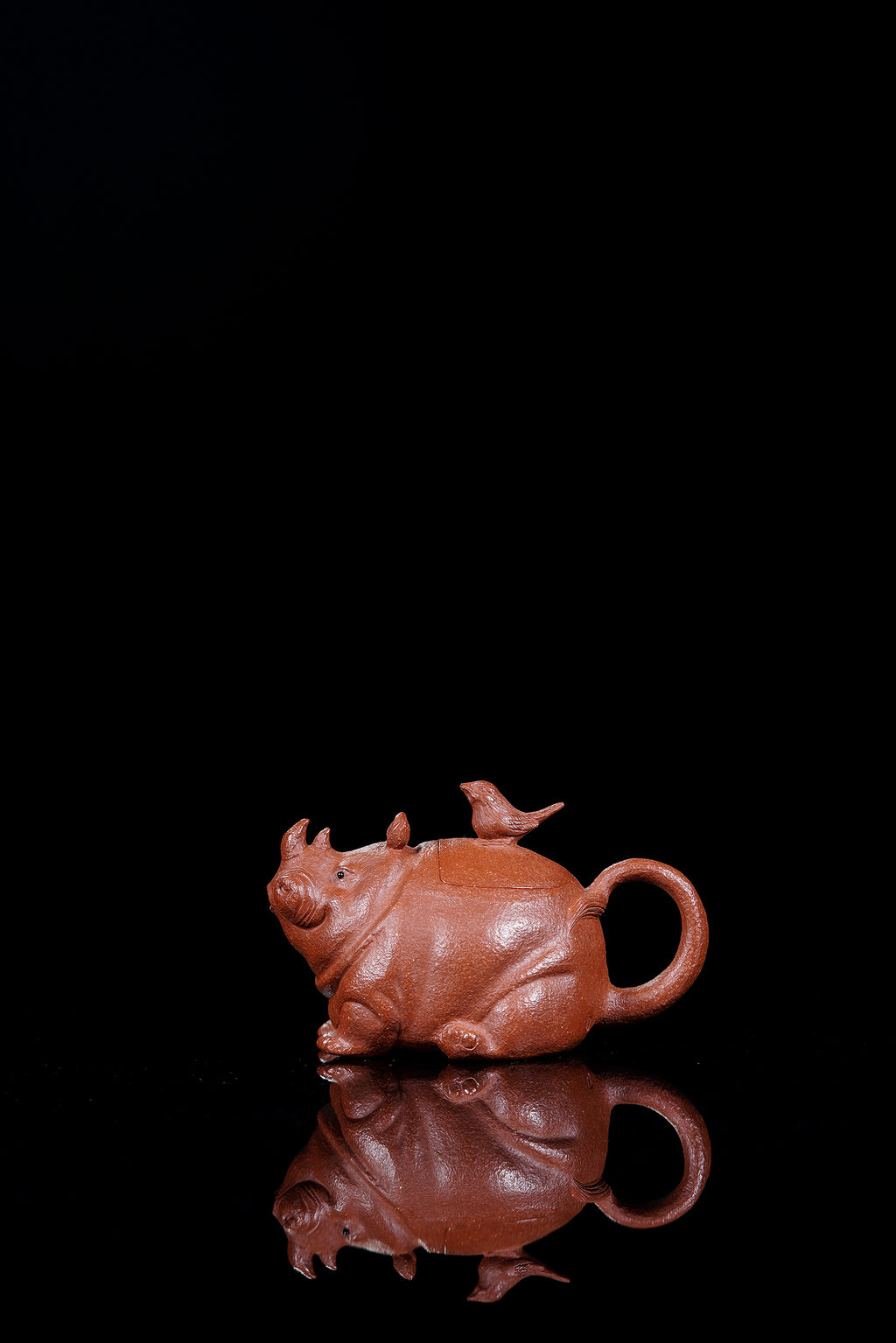 紫砂犀牛🦏壶《卧犀听羽》 ——原矿降坡泥·150cc ——实力派陶艺家·焦勇