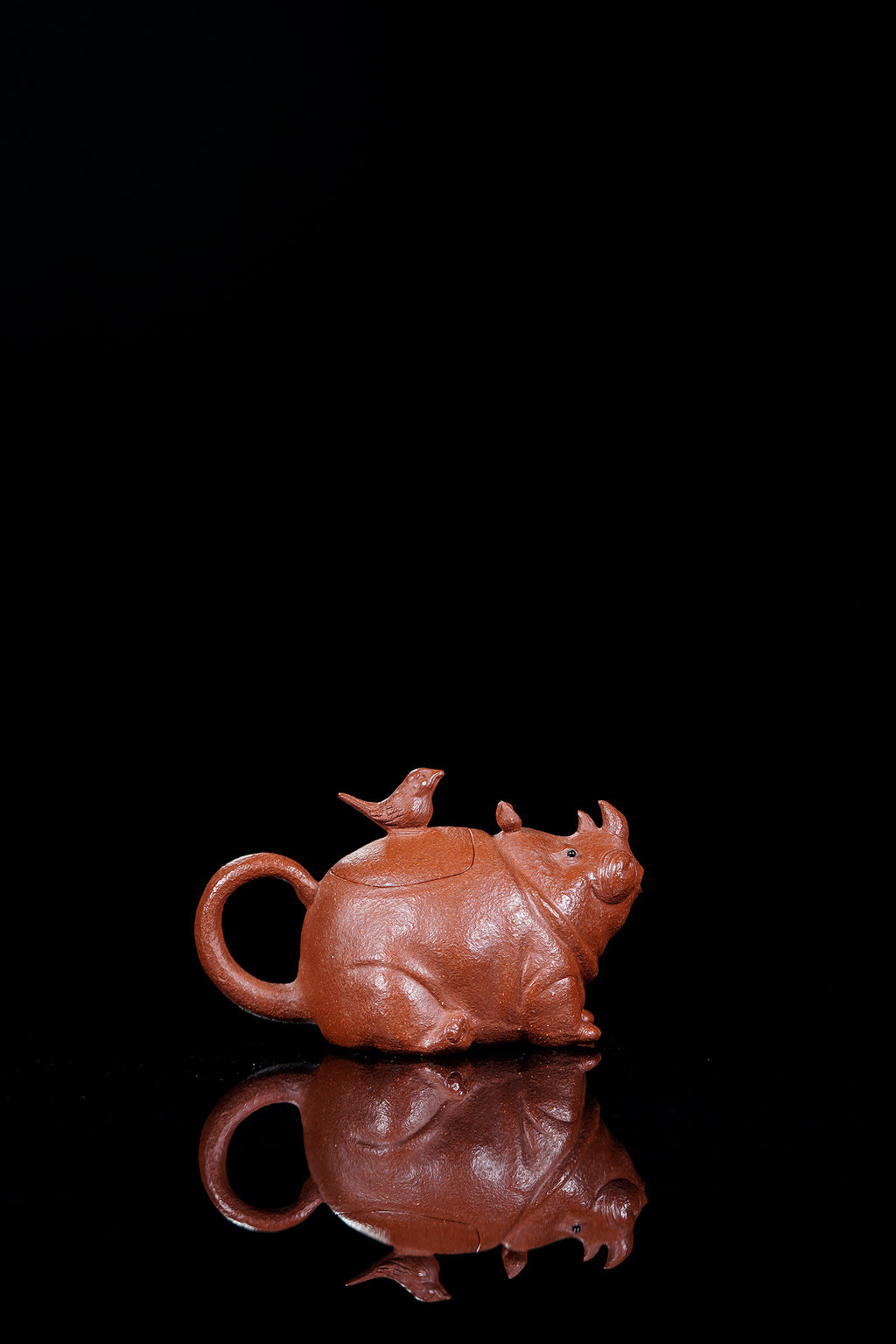 紫砂犀牛🦏壶《卧犀听羽》 ——原矿降坡泥·150cc ——实力派陶艺家·焦勇