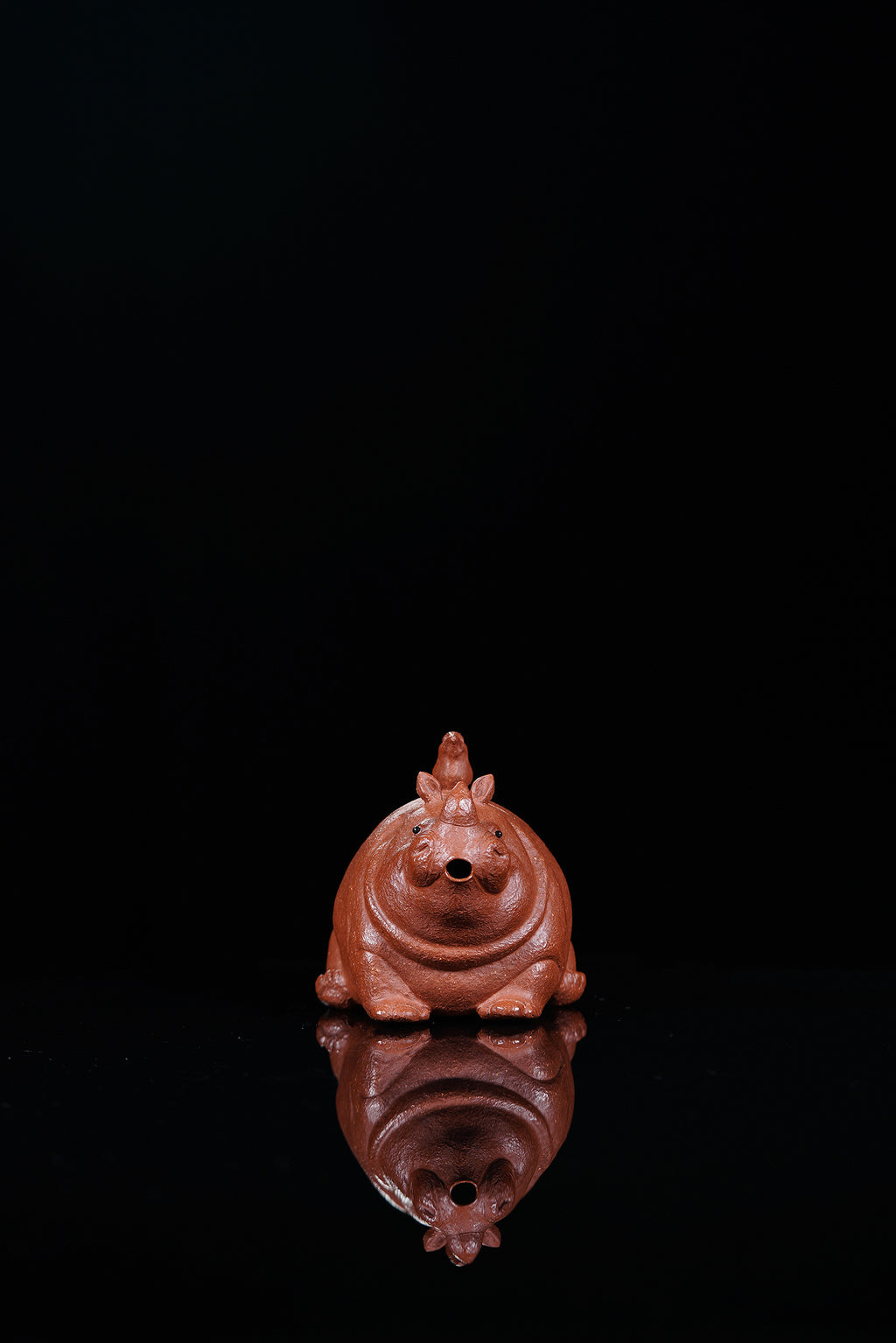 紫砂犀牛🦏壶《卧犀听羽》 ——原矿降坡泥·150cc ——实力派陶艺家·焦勇