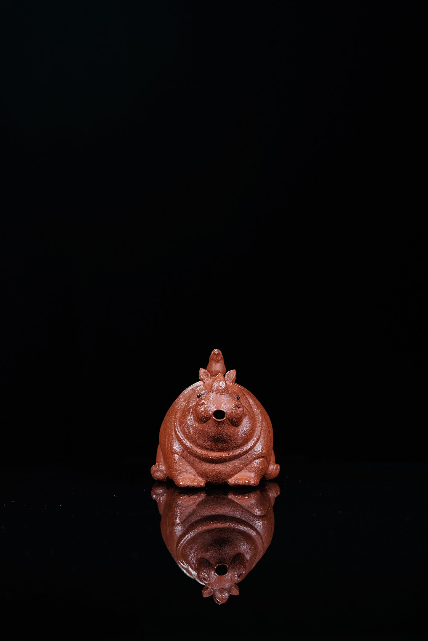 紫砂犀牛🦏壶《卧犀听羽》 ——原矿降坡泥·150cc ——实力派陶艺家·焦勇