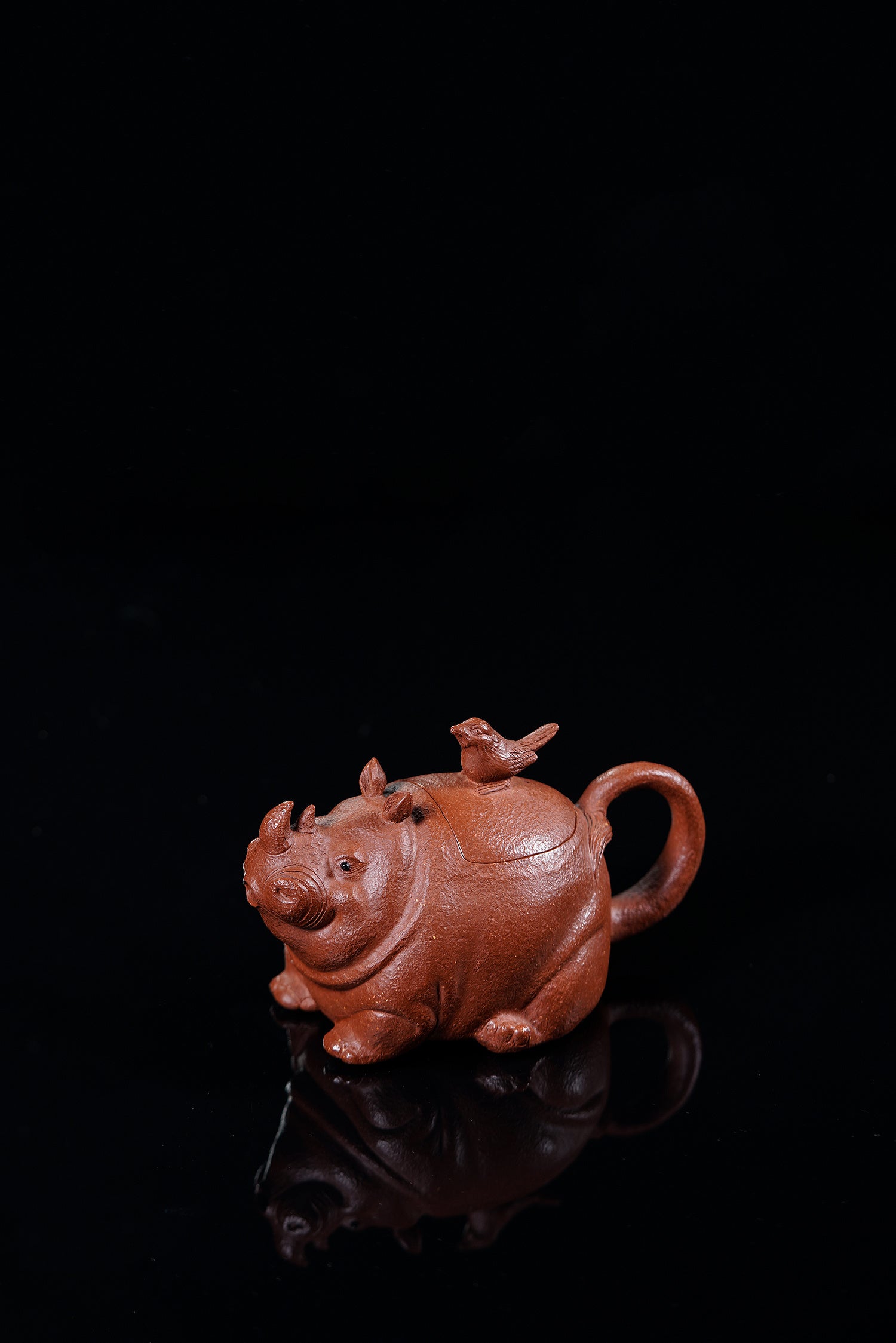 紫砂犀牛🦏壶《卧犀听羽》 ——原矿降坡泥·150cc ——实力派陶艺家·焦勇