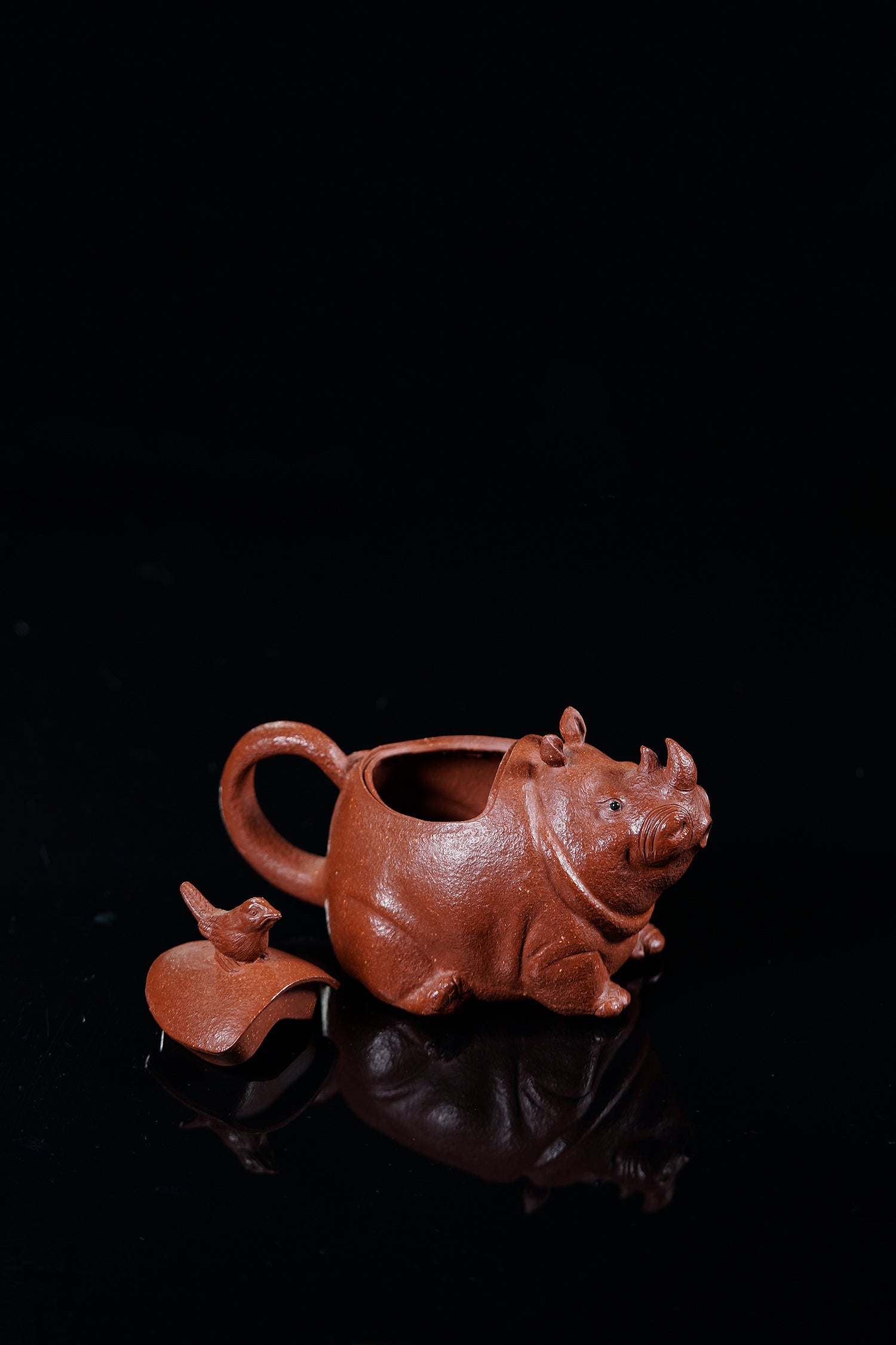 紫砂犀牛🦏壶《卧犀听羽》 ——原矿降坡泥·150cc ——实力派陶艺家·焦勇