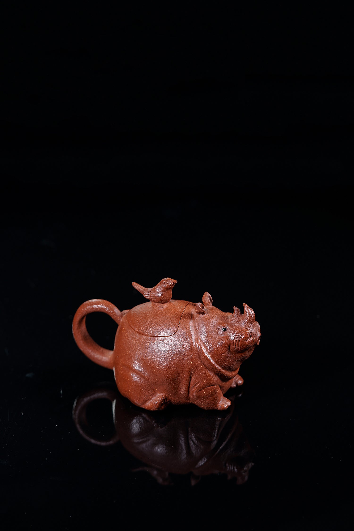 紫砂犀牛🦏壶《卧犀听羽》 ——原矿降坡泥·150cc ——实力派陶艺家·焦勇