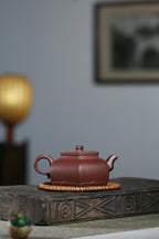 【扁灯】 制壶：范林强 （国家级助理工艺美术师） 泥料：原矿紫泥 容量：220cc
