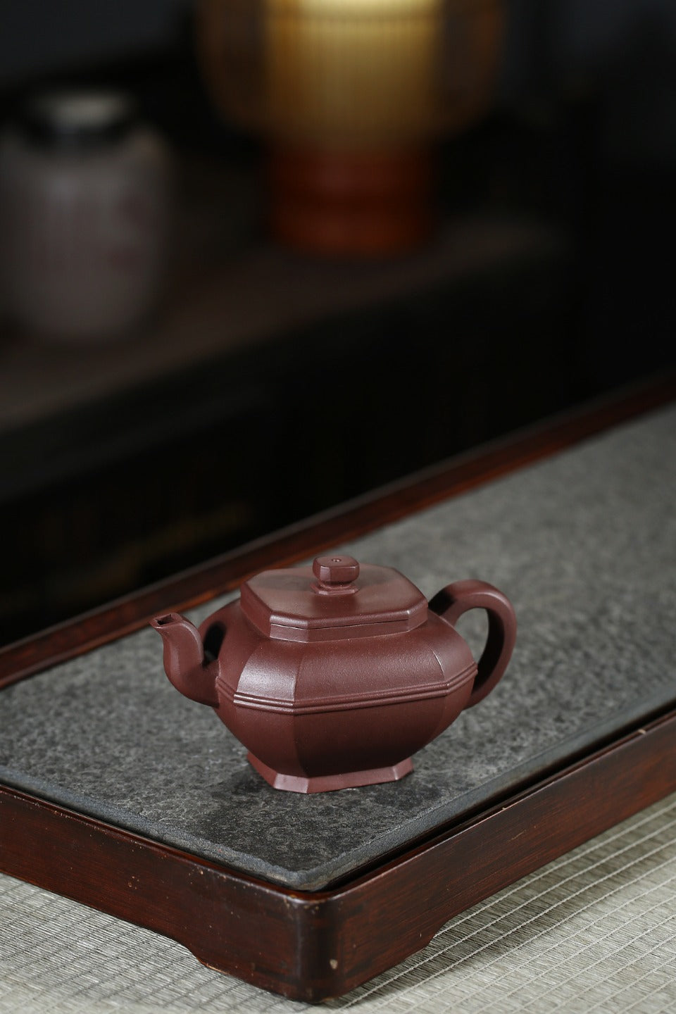 【线八方】 制壶：范林强 （国家级助理工艺美术师） 泥料：原矿紫泥 容量：240cc