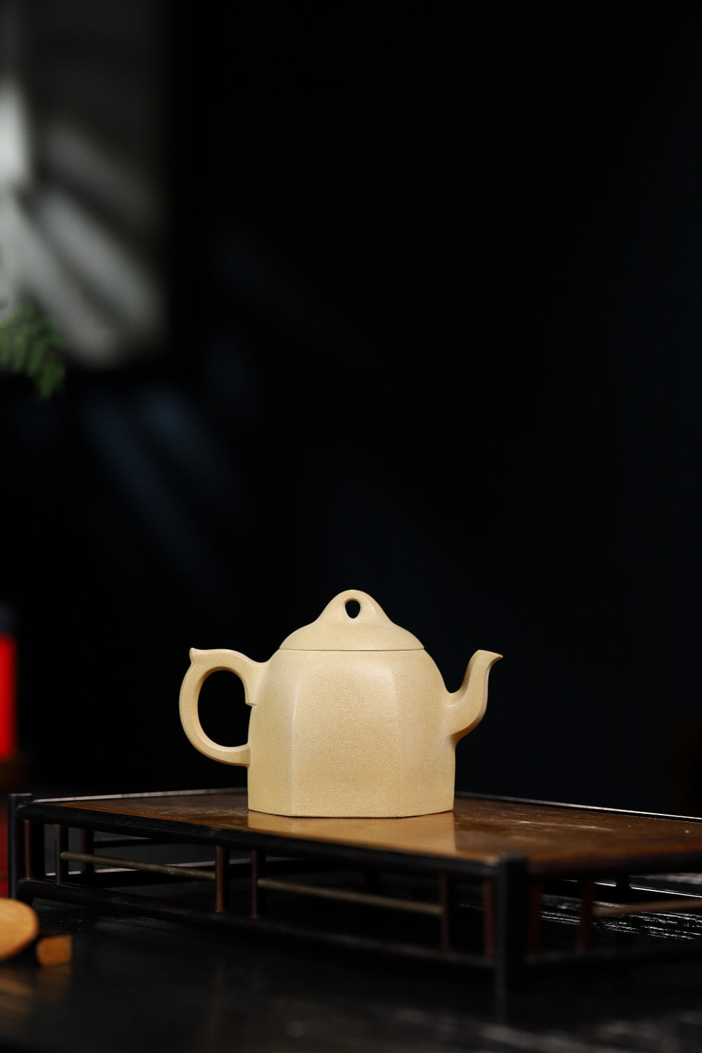 【六方秦权】 泥料：原矿本山段泥 容量：280cc    孔数：7孔