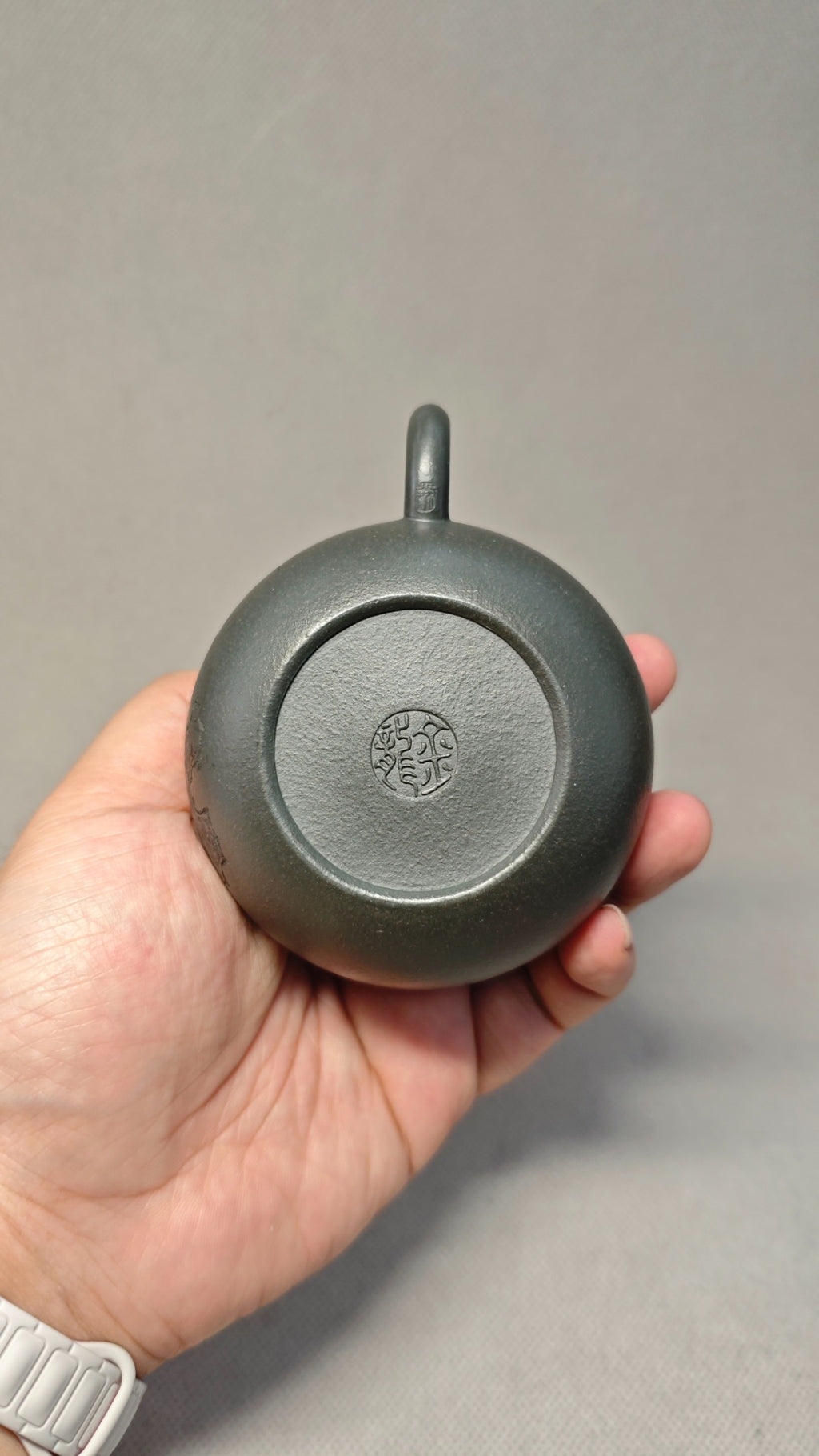 【西施】 泥料：原矿黑料 容量：160cc    孔数：9孔