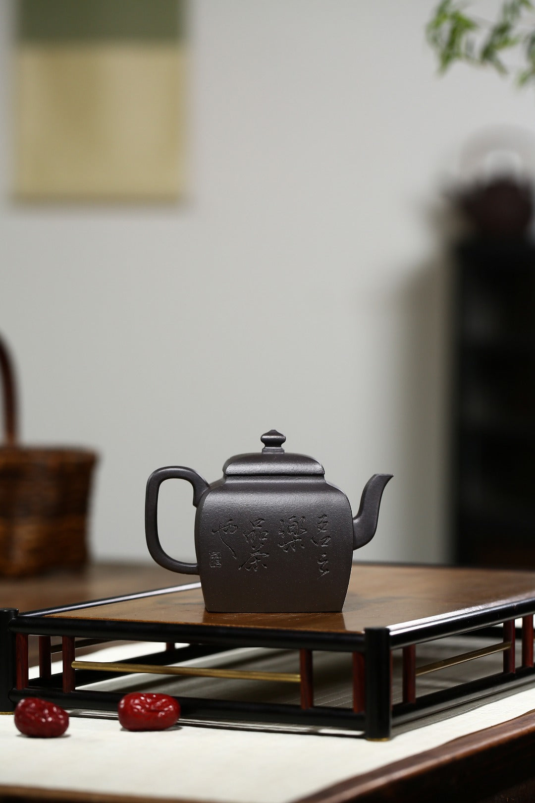 【甘露】 制壶：陈晔（国家级高级工艺美术师） 泥料：原矿黑砂 容量：250cc