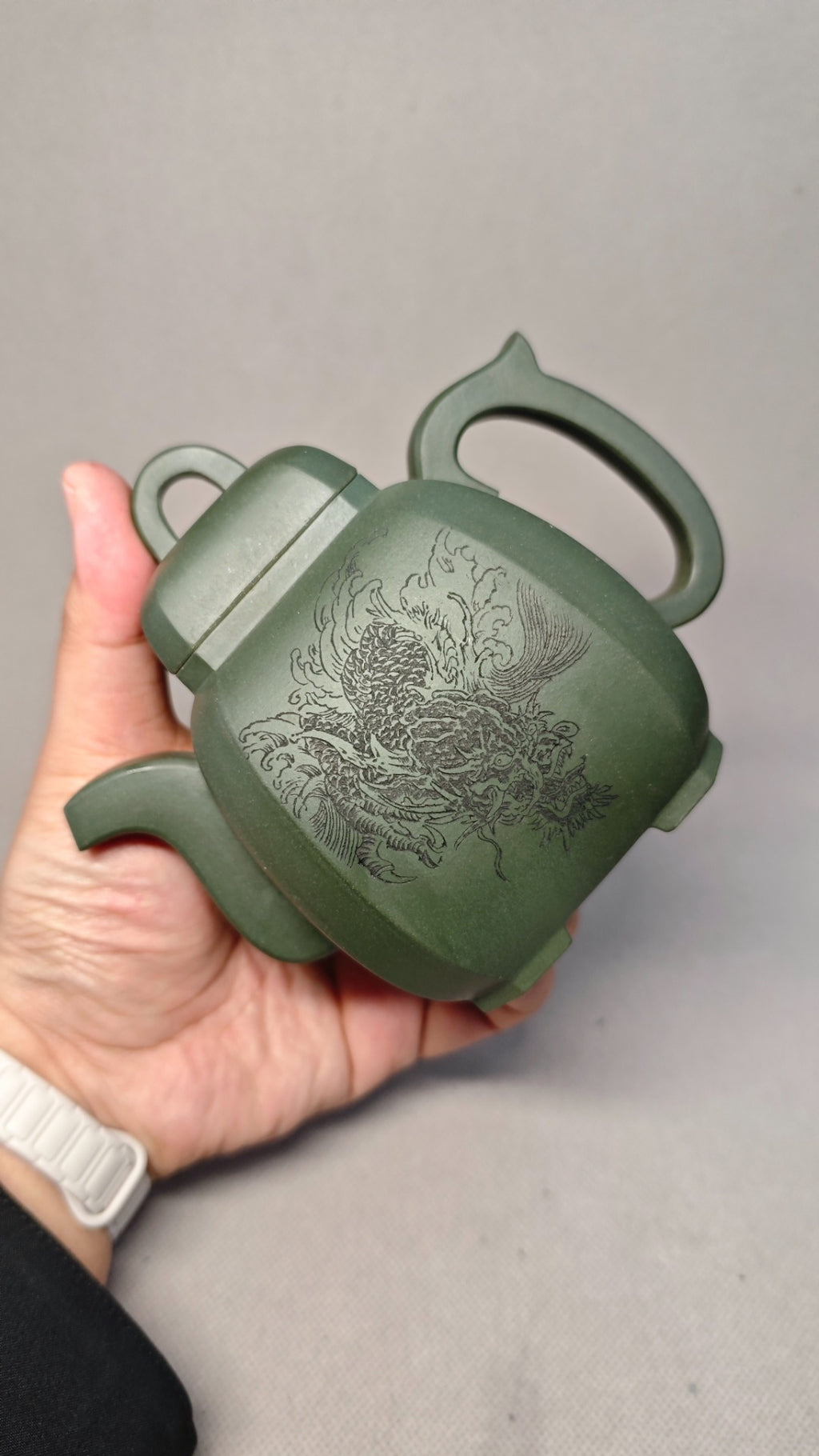 【福临八方】证书持壶照配套齐全 制壶：吴菊凤（国家级高级工艺美术师） 泥料：原矿绿泥 容量：430cc