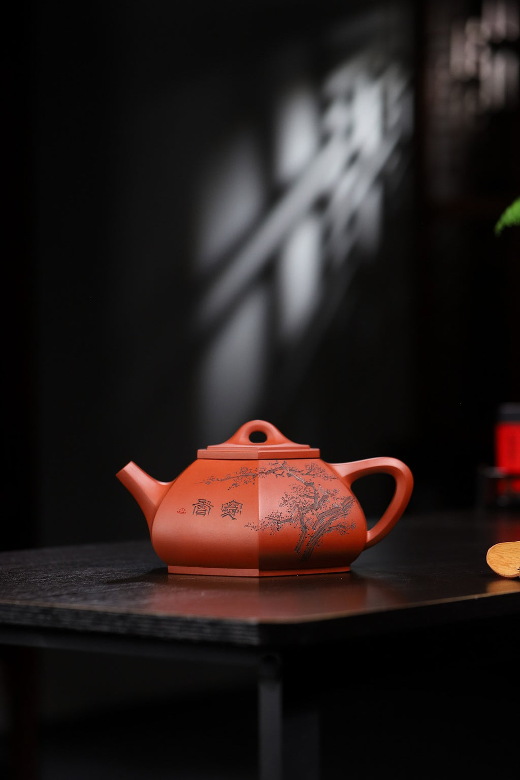 超大品【六方石瓢】证书持壶照配套齐全 制壶：吴菊凤（国家级高级工艺美术师） 泥料：原矿红清水泥 容量：1560cc