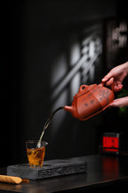 超大品【六方石瓢】证书持壶照配套齐全 制壶：吴菊凤（国家级高级工艺美术师） 泥料：原矿红清水泥 容量：1560cc