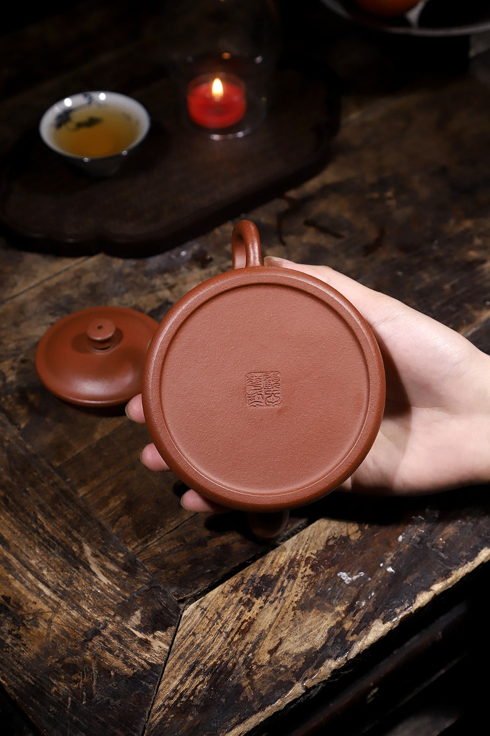 【祥和壶】 制壶：顾爱华 （国家级工艺美术师） 泥料：原矿底槽清 容量：325cc