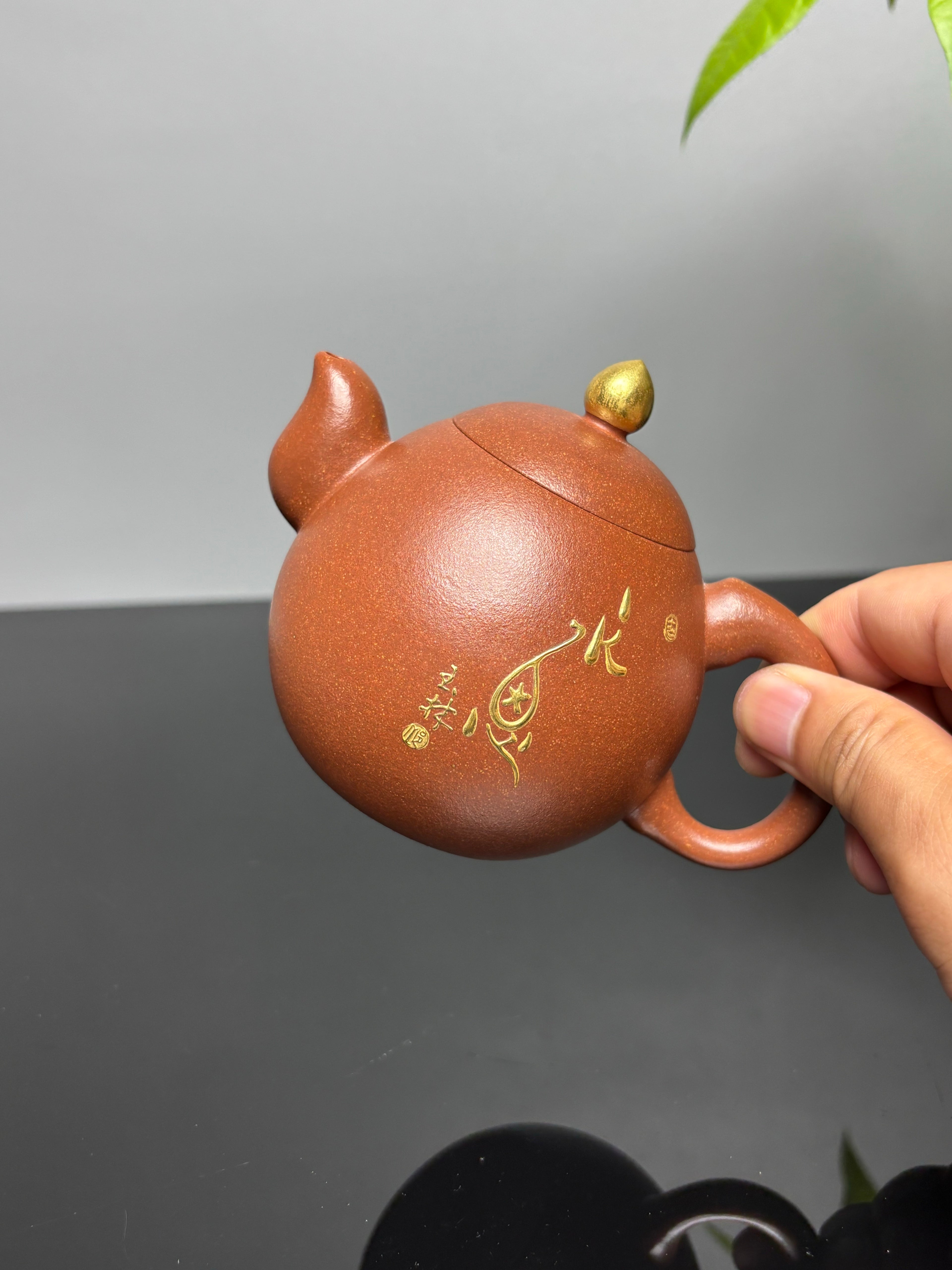 国大师邱玉林大拍65万｜顶奢稀有传世臻品《滴水之恩壶》礼藏天花板｜殿堂潜力重器👍(真金限量版)  ——原矿优质降坡泥·260cc（入册59页）
