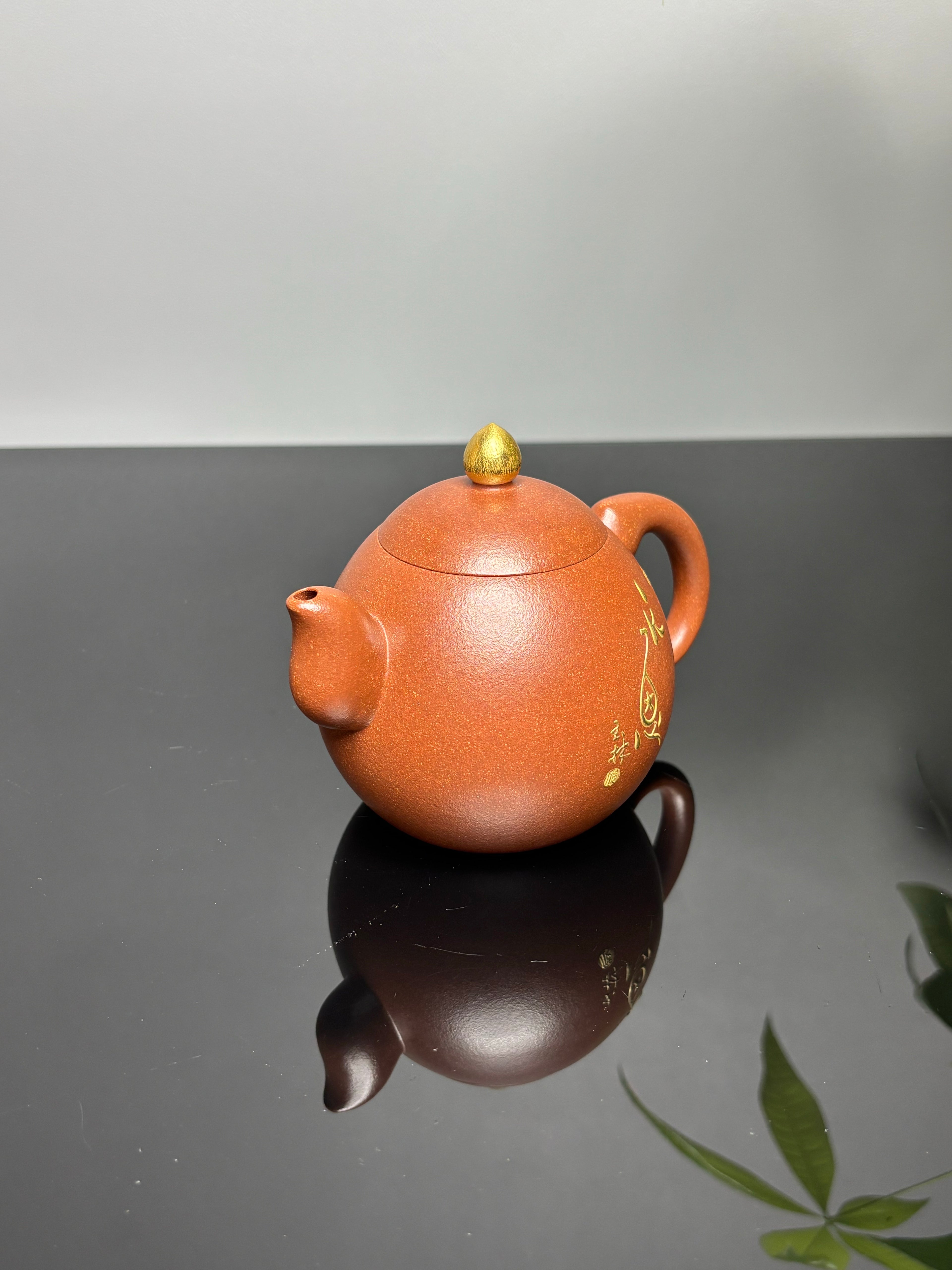 国大师邱玉林大拍65万｜顶奢稀有传世臻品《滴水之恩壶》礼藏天花板｜殿堂潜力重器👍(真金限量版)  ——原矿优质降坡泥·260cc（入册59页）