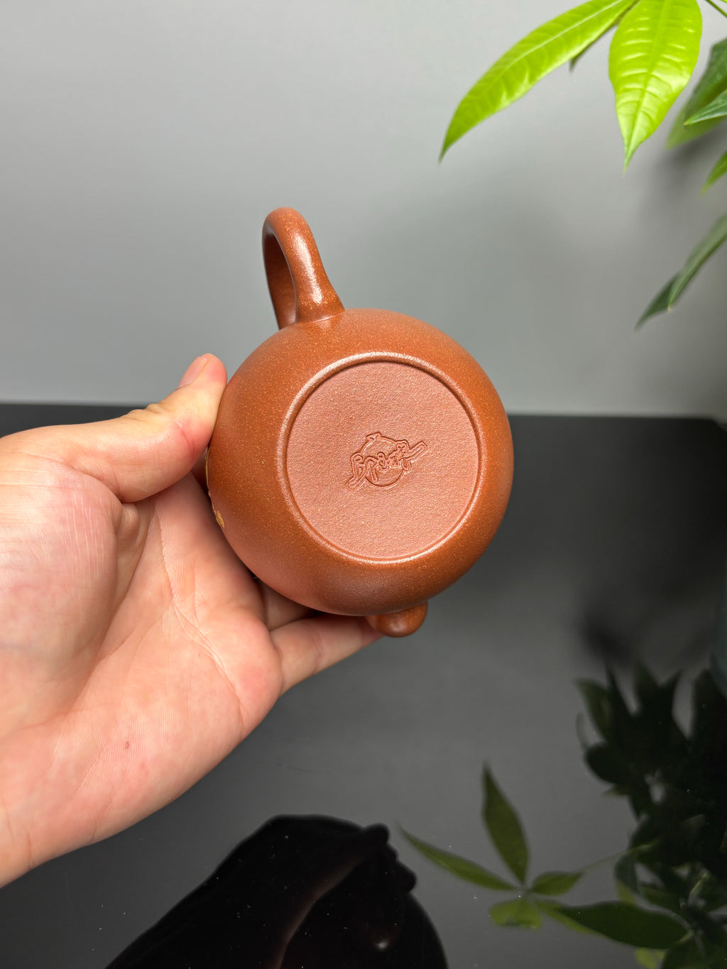 国大师邱玉林大拍65万｜顶奢稀有传世臻品《滴水之恩壶》礼藏天花板｜殿堂潜力重器👍(真金限量版)  ——原矿优质降坡泥·260cc（入册59页）